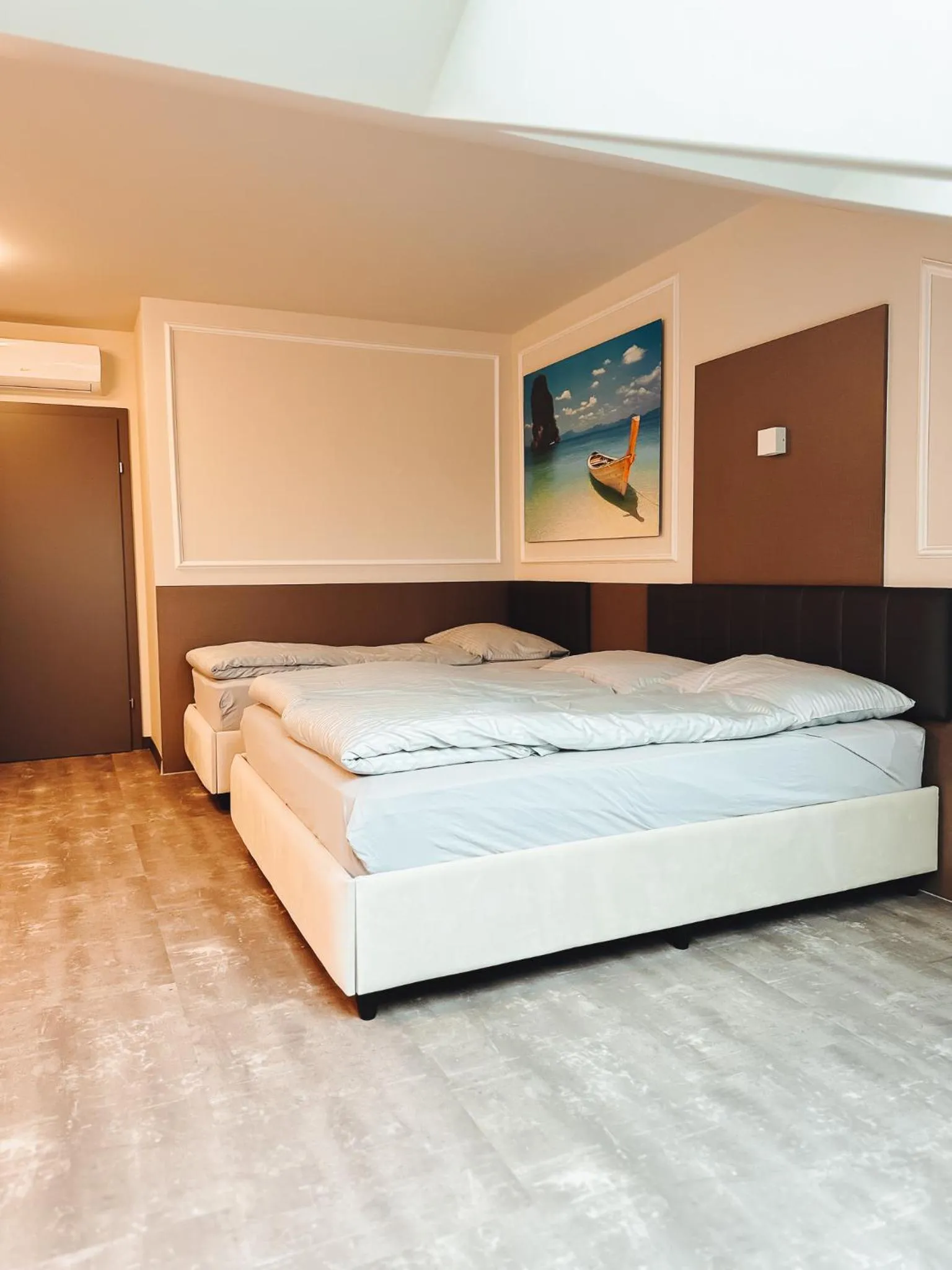 Bed in F Hotel 24h Check-In