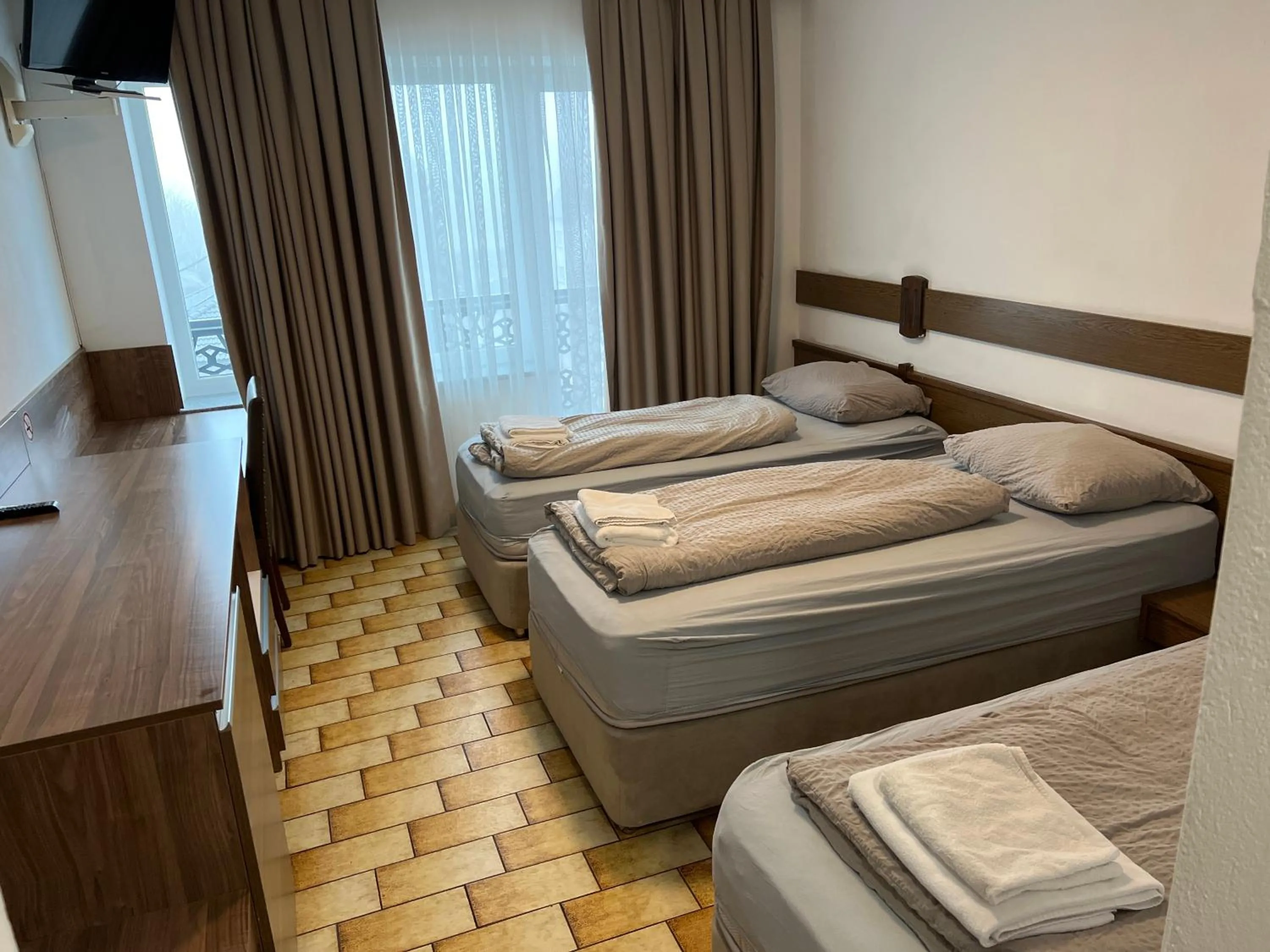 Bed in F Hotel 24h Check-In