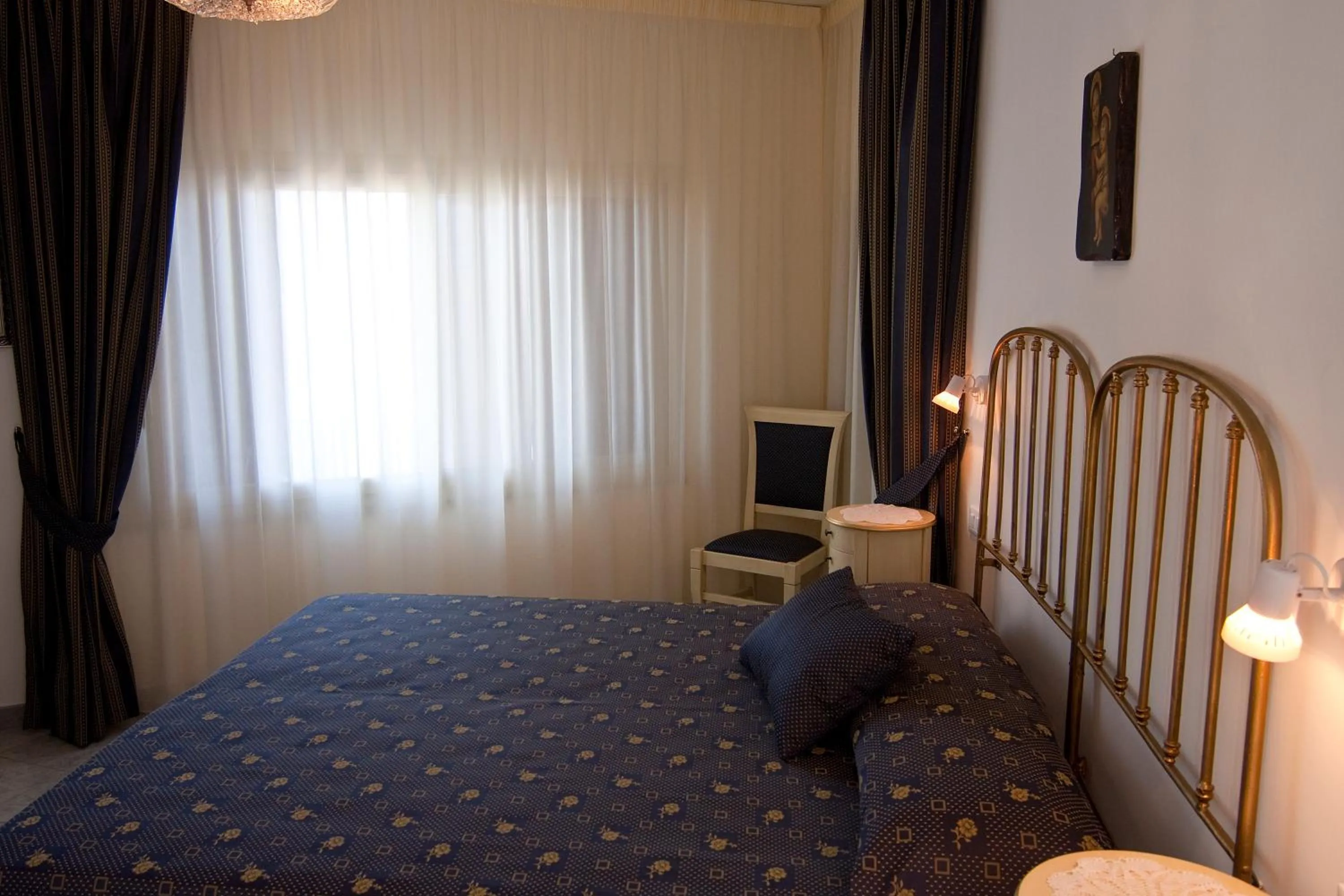 Photo of the whole room, Bed in B&B U Palmentu