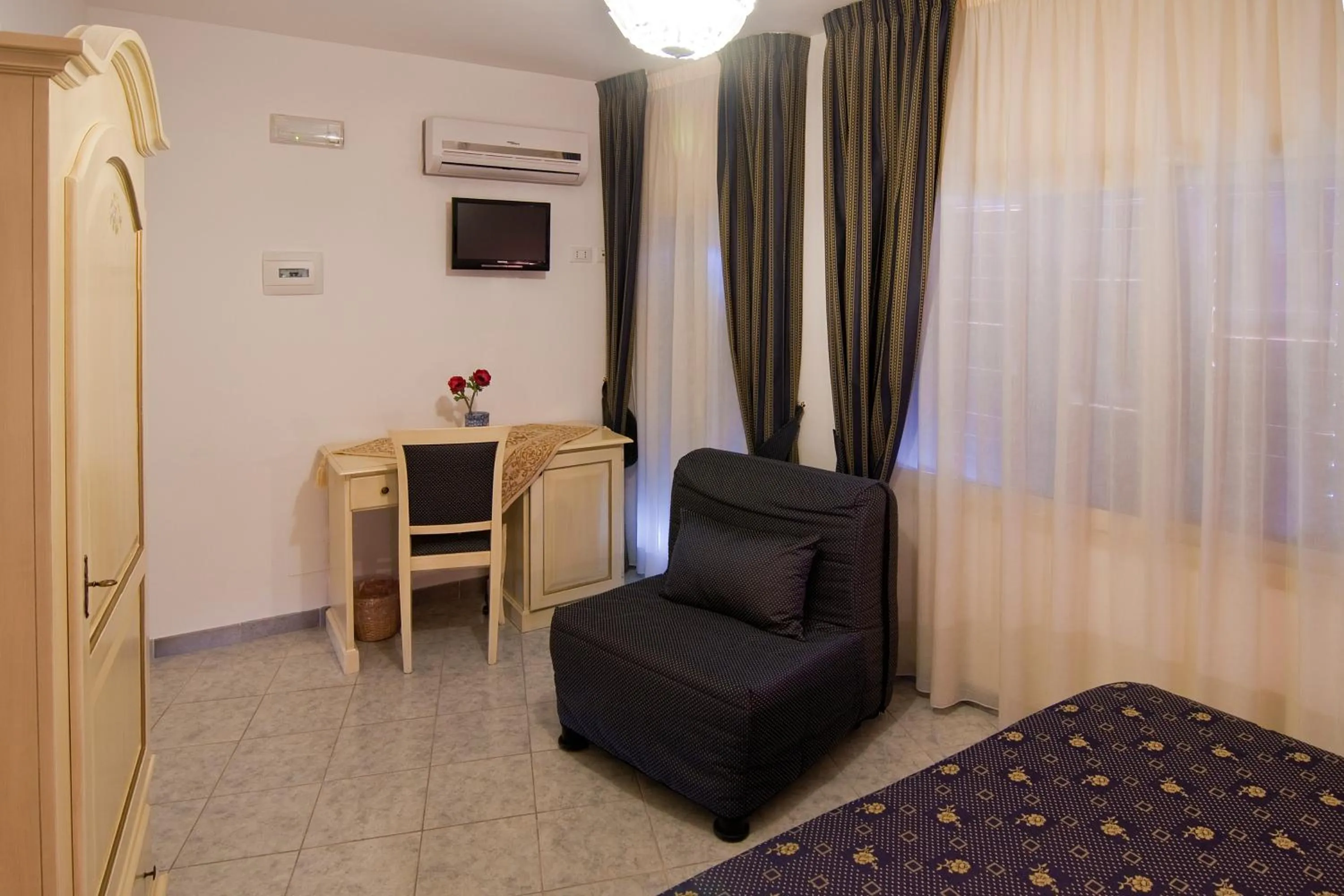 Decorative detail, Bed in B&B U Palmentu