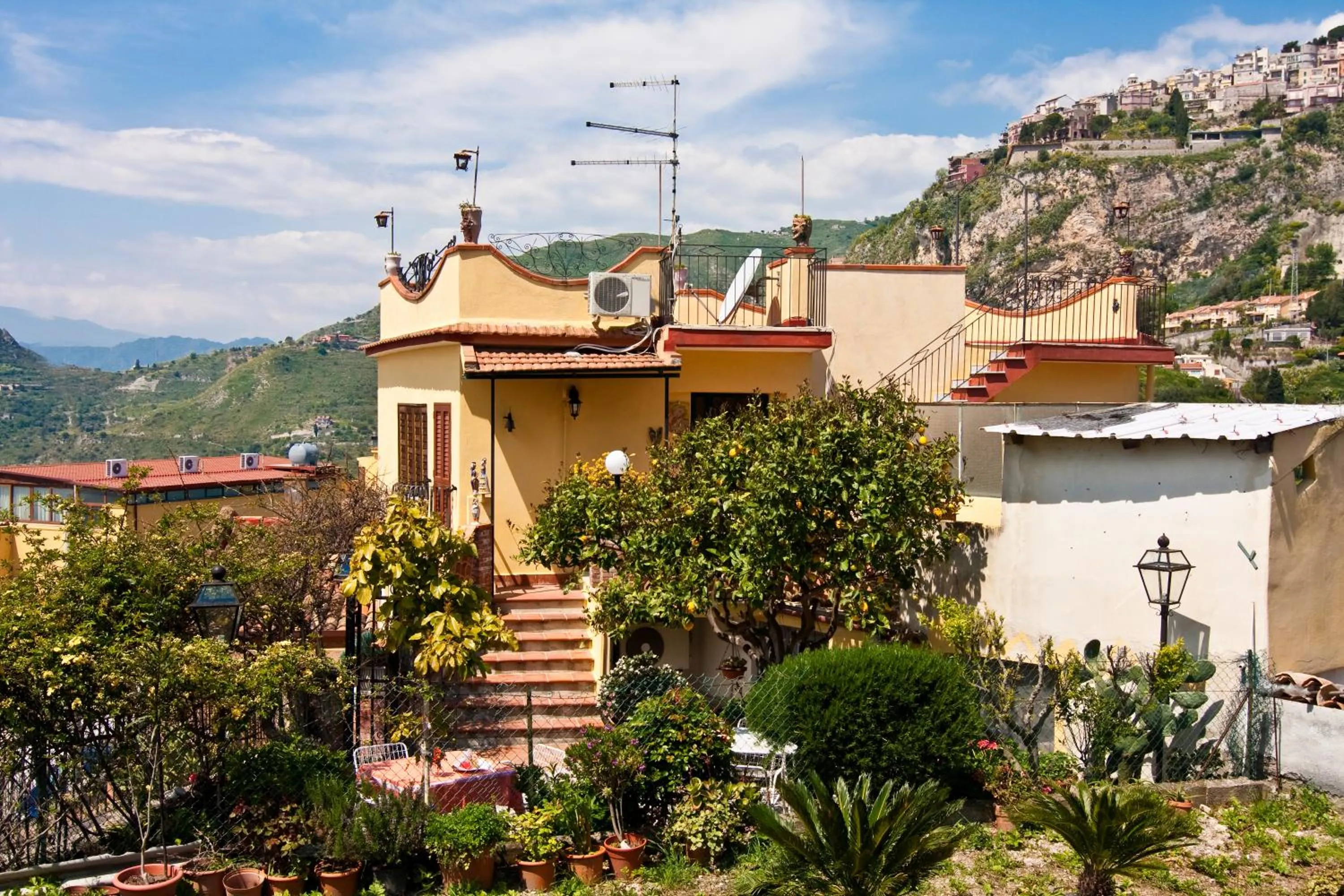 Facade/entrance in B&B U Palmentu