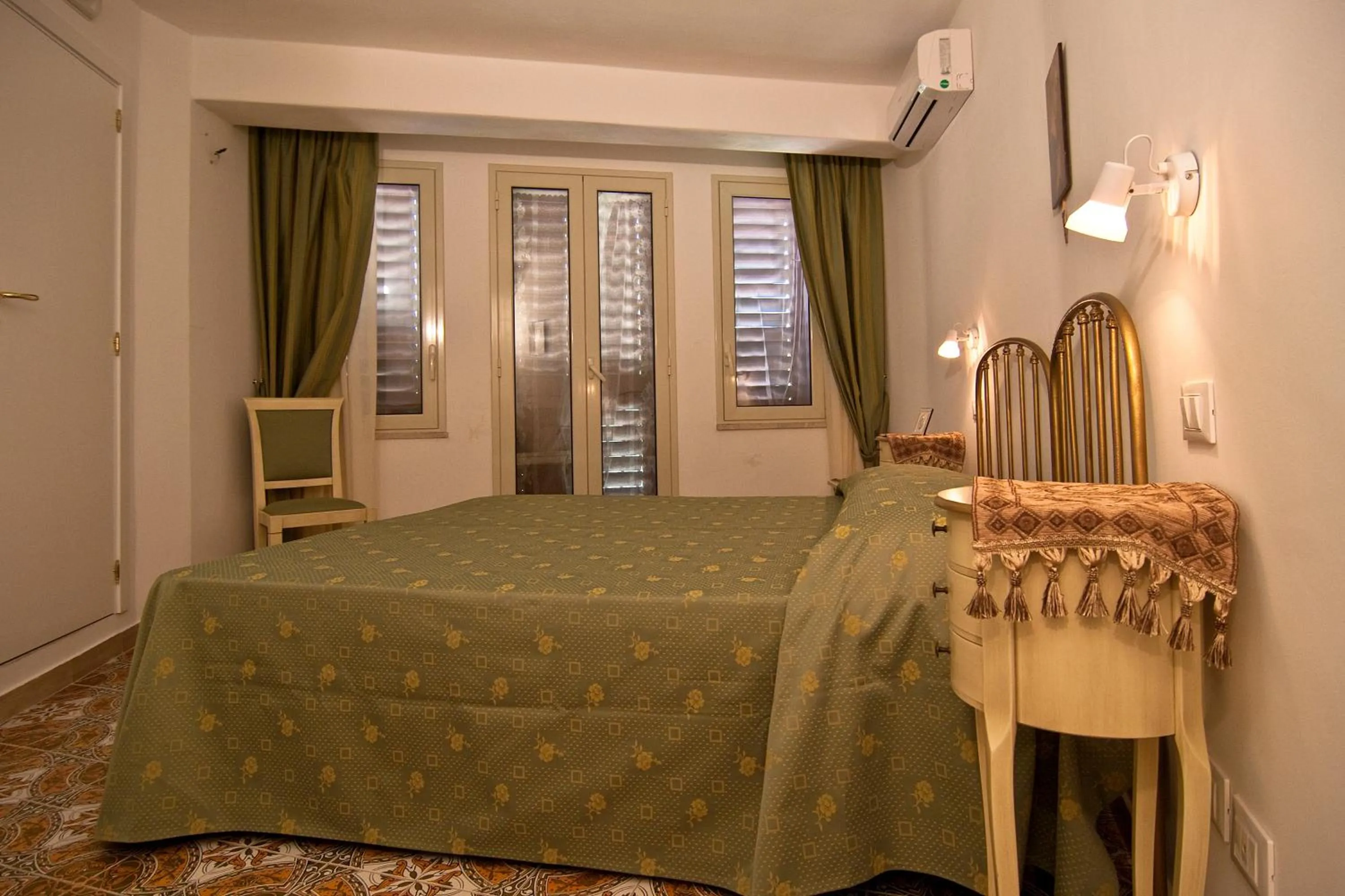 Photo of the whole room, Bed in B&B U Palmentu