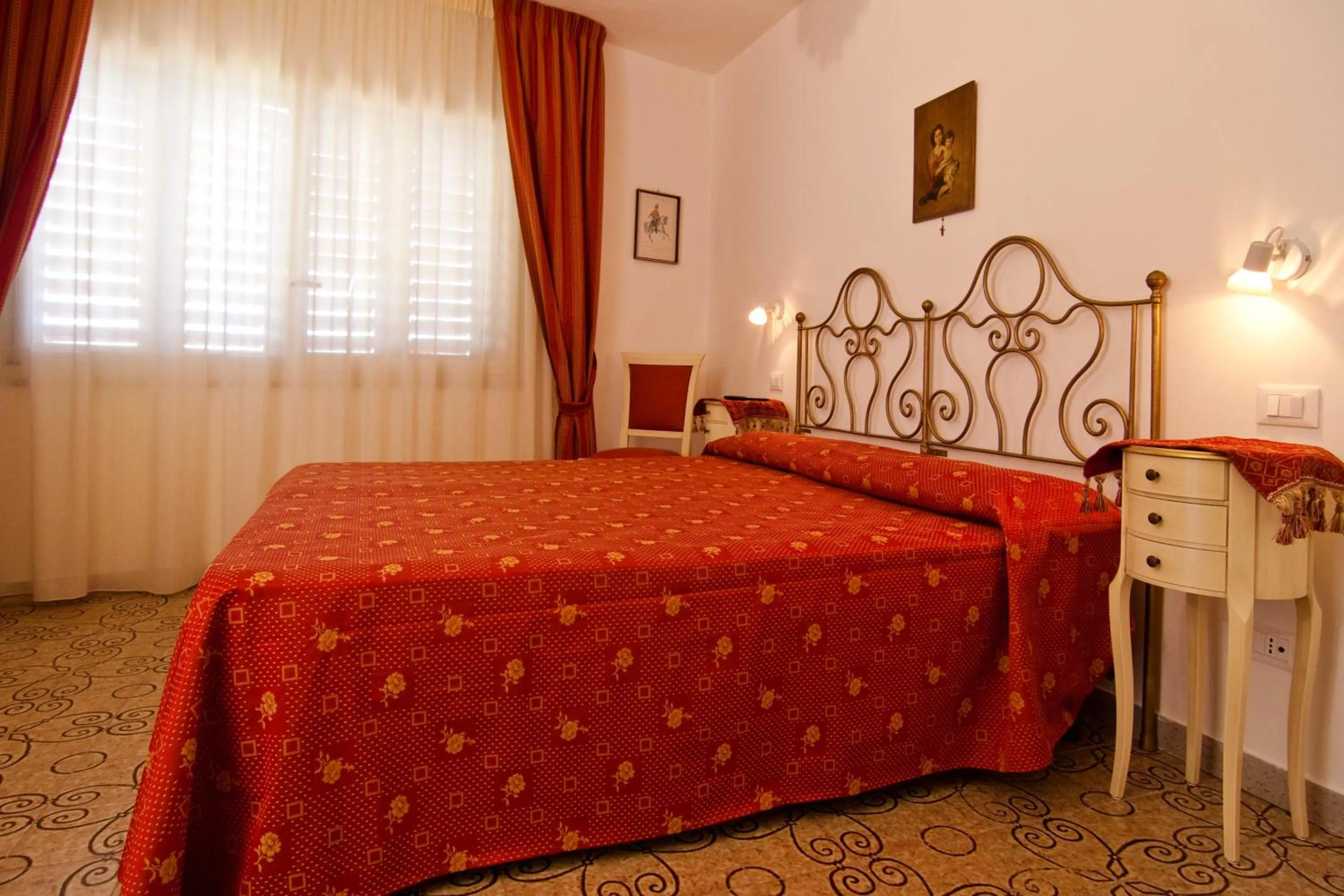 Decorative detail, Bed in B&B U Palmentu