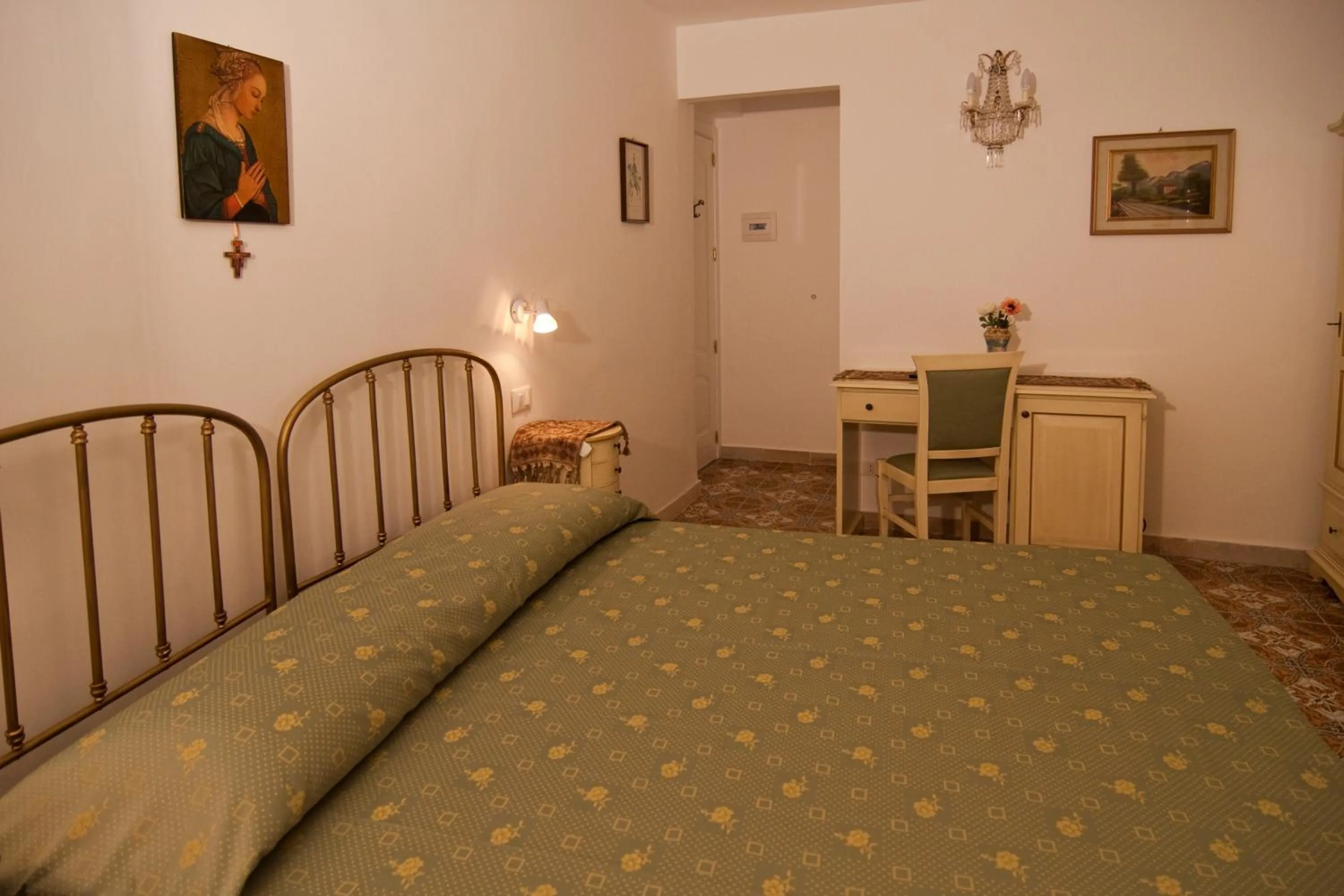 Photo of the whole room, Bed in B&B U Palmentu