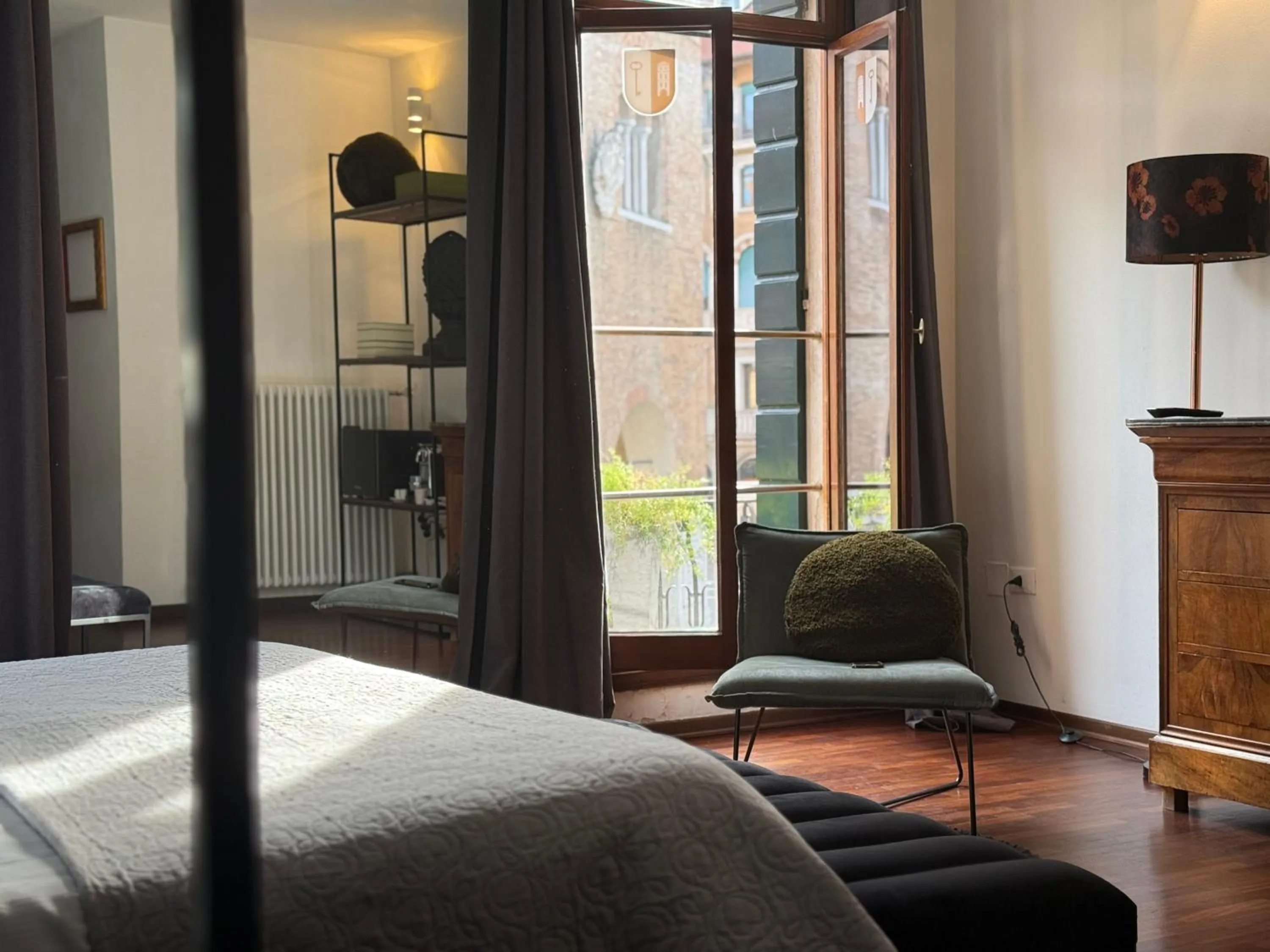 Photo of the whole room, Bed in Palazzina300