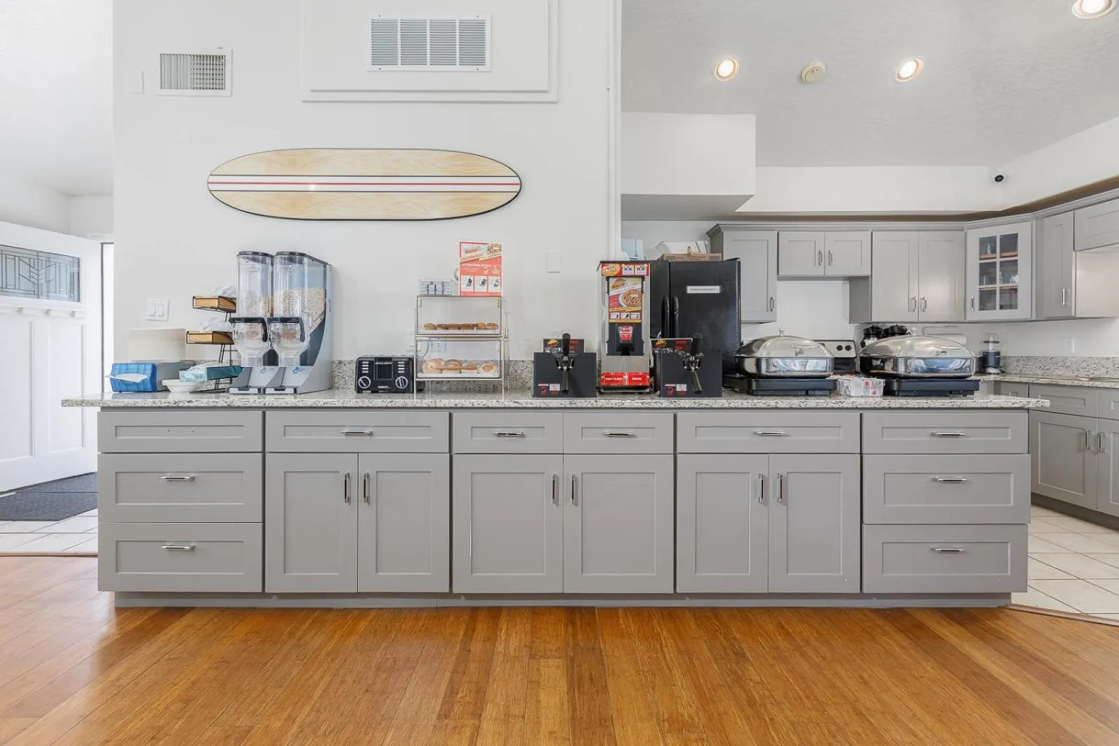 Coffee/tea facilities in Surfland Hotel
