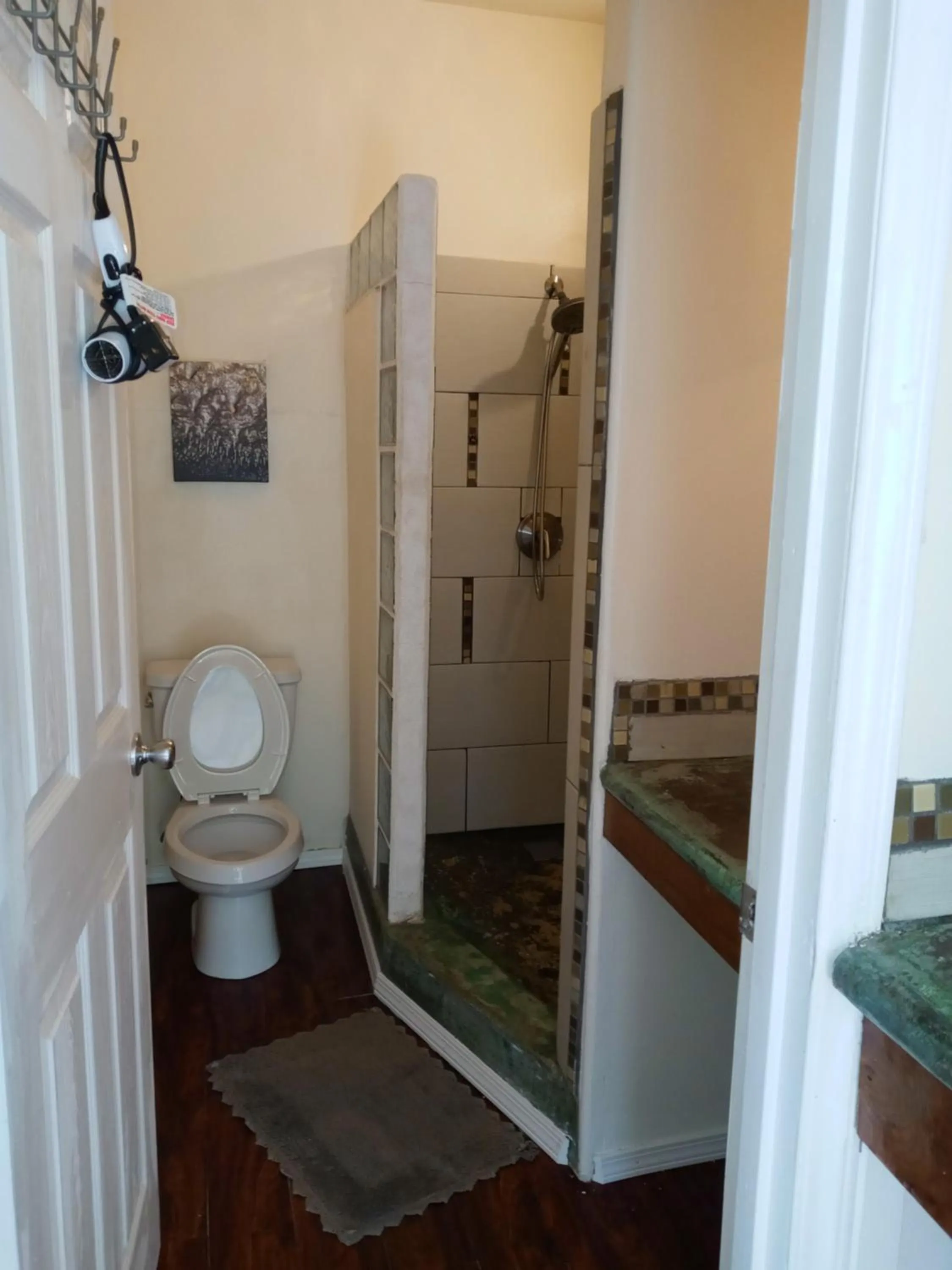 Shower in Aloha Crater Lodge