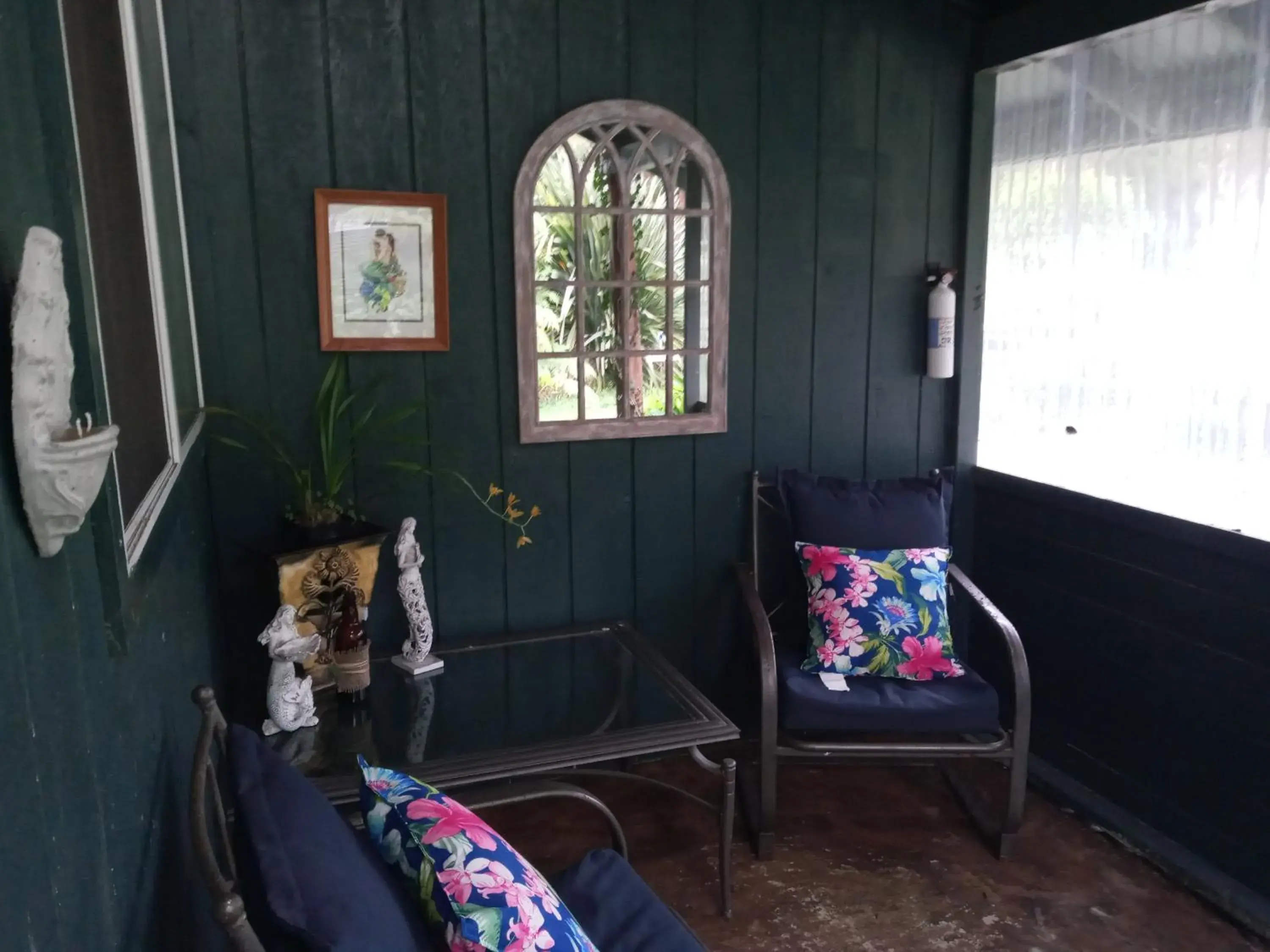 King Suite in Aloha Crater Lodge King Suite in Aloha Crater Lodge