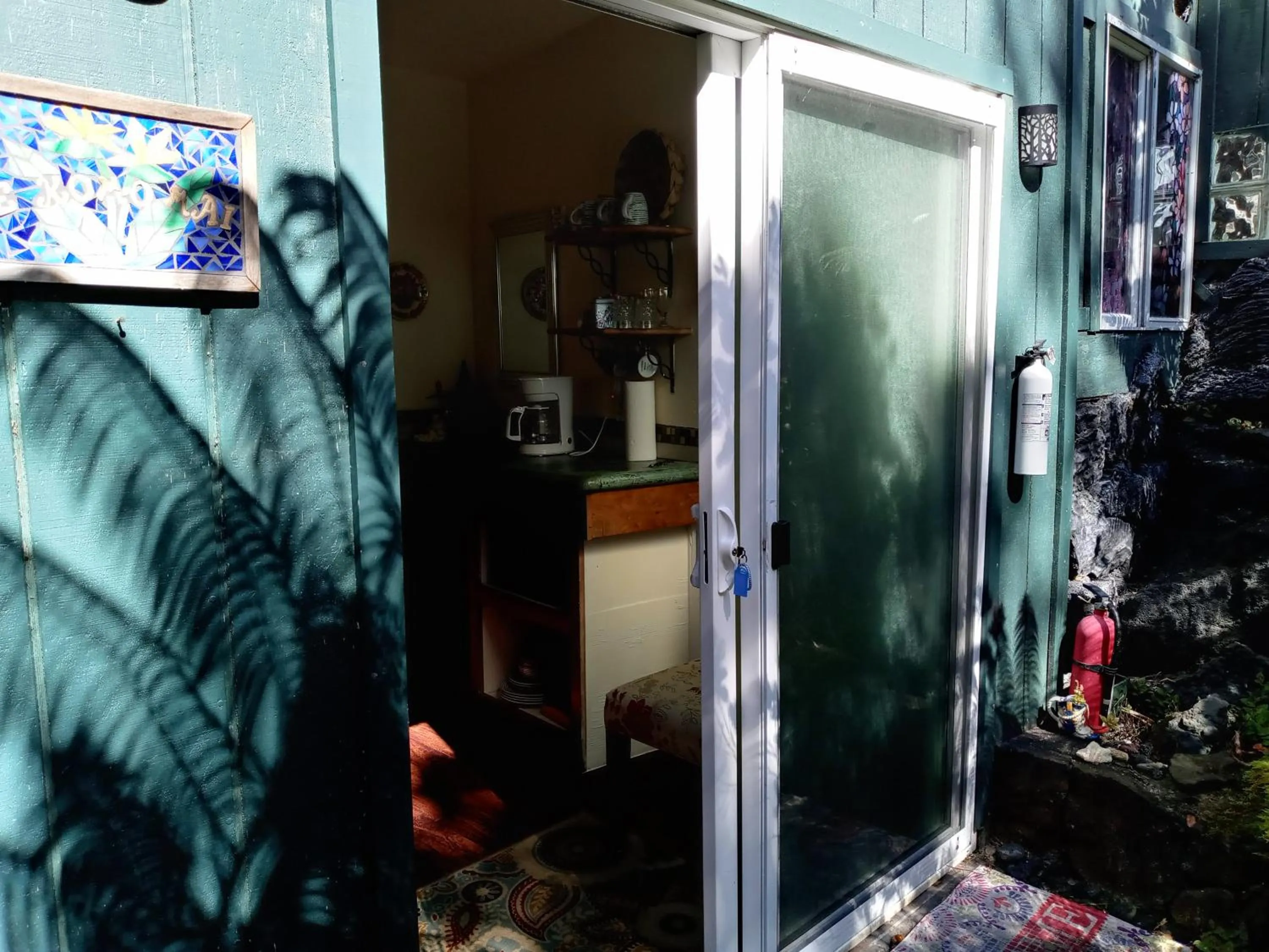 Facade/entrance in Aloha Crater Lodge