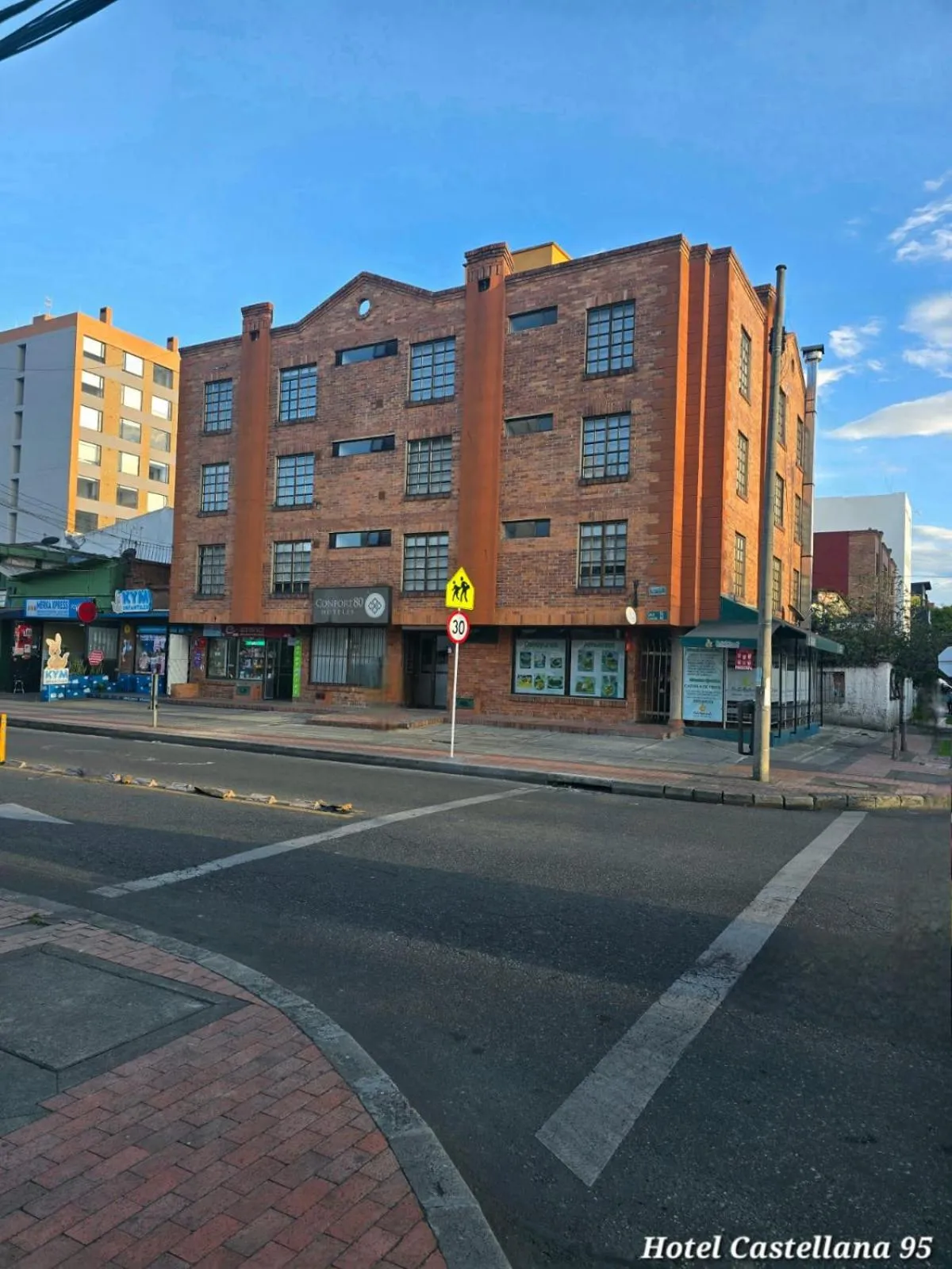 Property building in Hotel Castellana 95 Bogota By Hoteles Confort 80