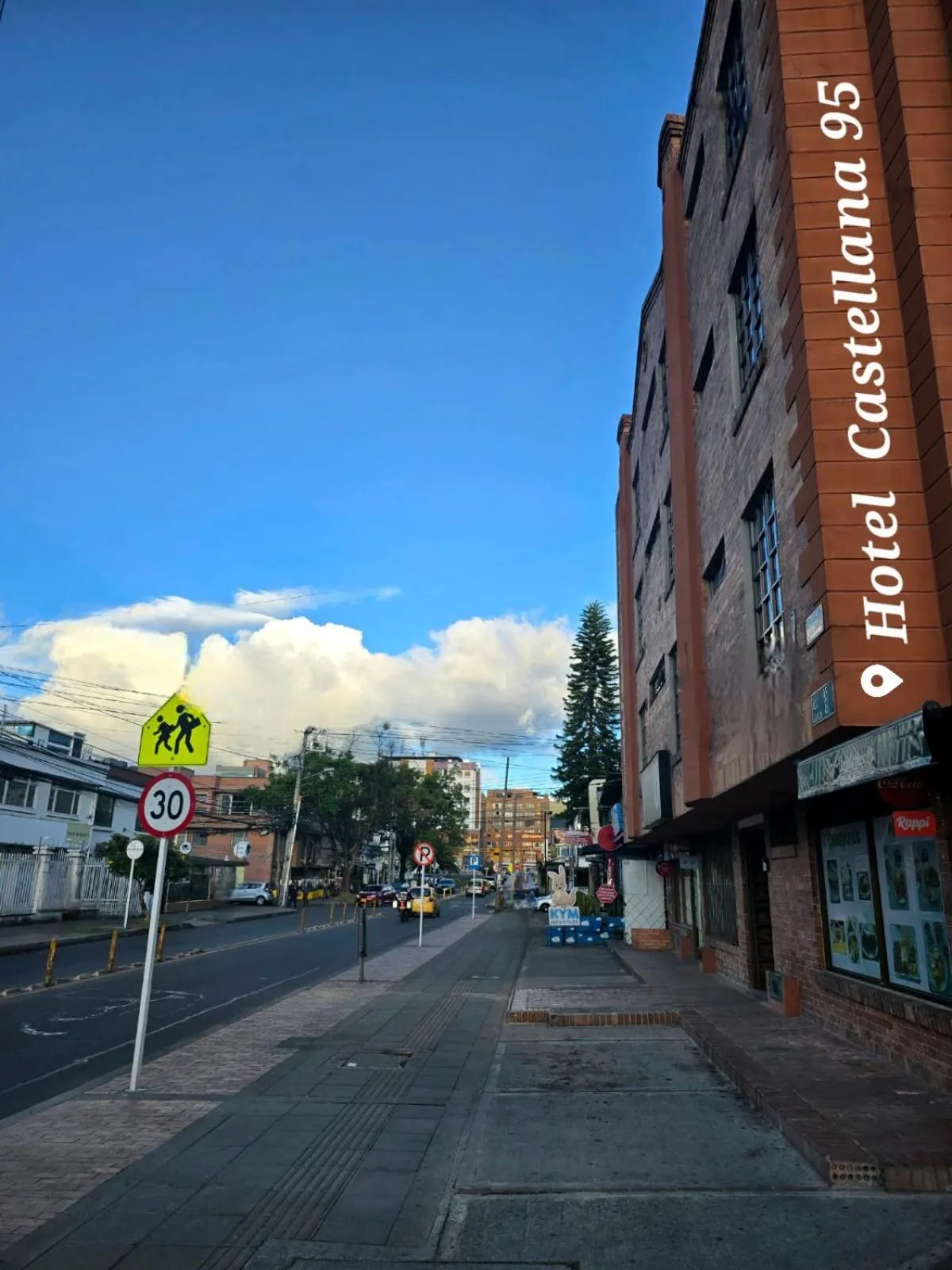 Facade/entrance in Hotel Castellana 95 Bogota By Hoteles Confort 80