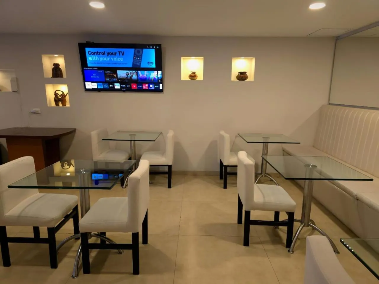 Restaurant/places to eat in Hotel Castellana 95 Bogota By Hoteles Confort 80