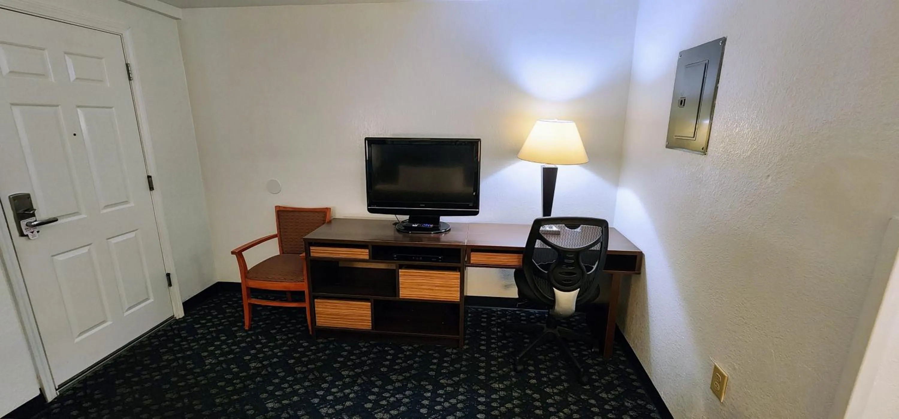 TV and multimedia in Hotel Belmont