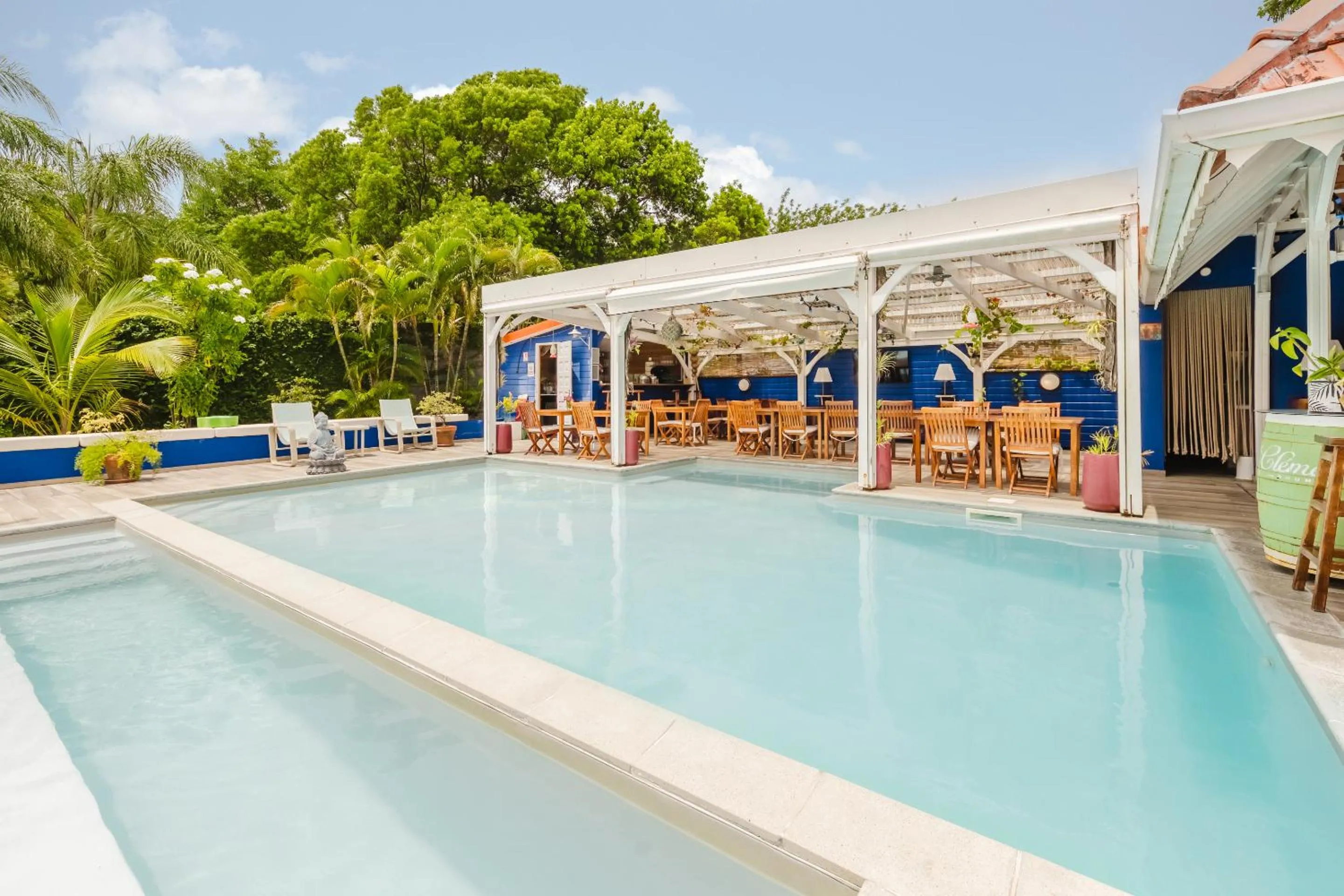 Pool view in Hôtel Frégate Bleue