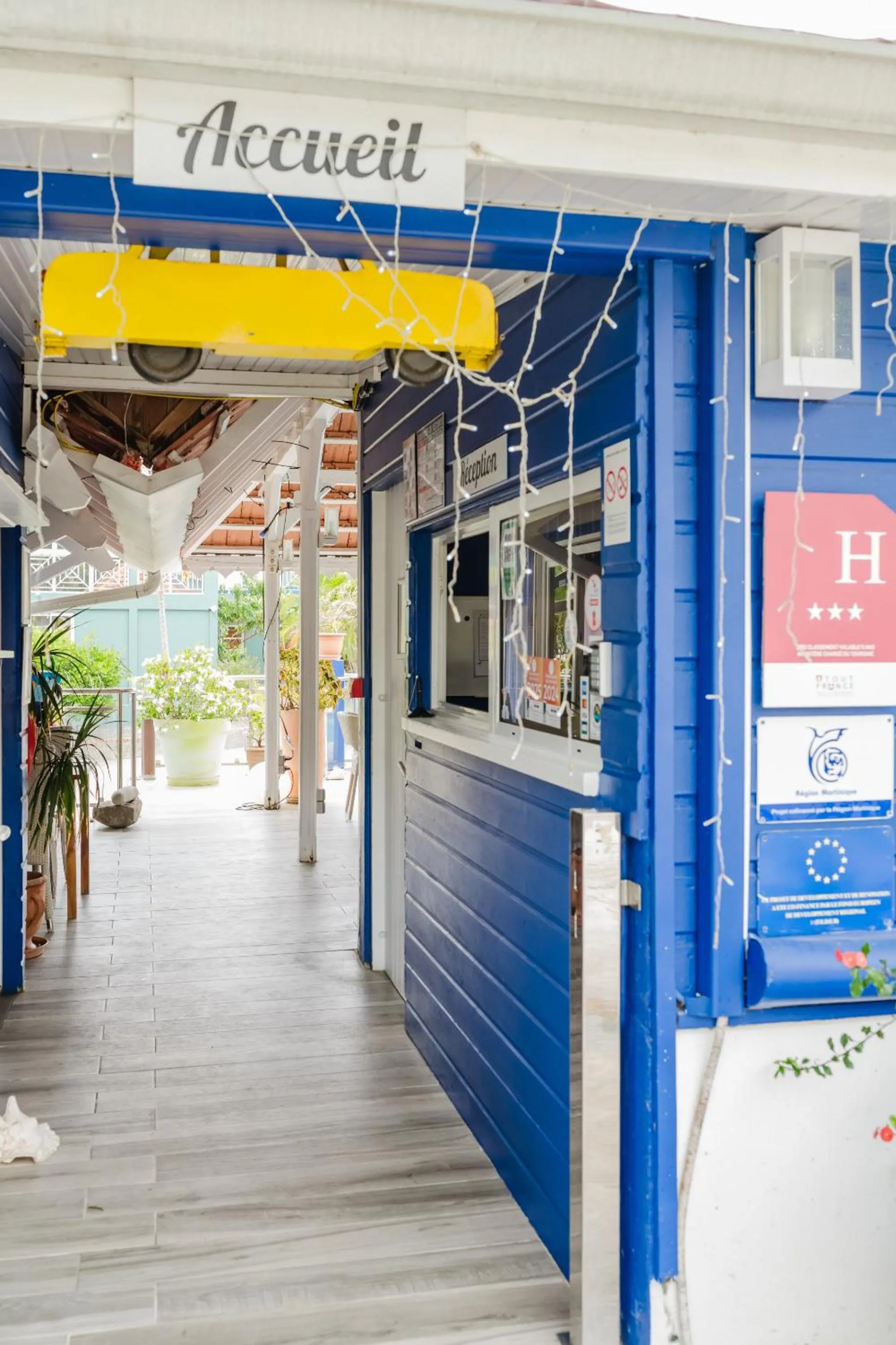 Lobby or reception in Hôtel Frégate Bleue