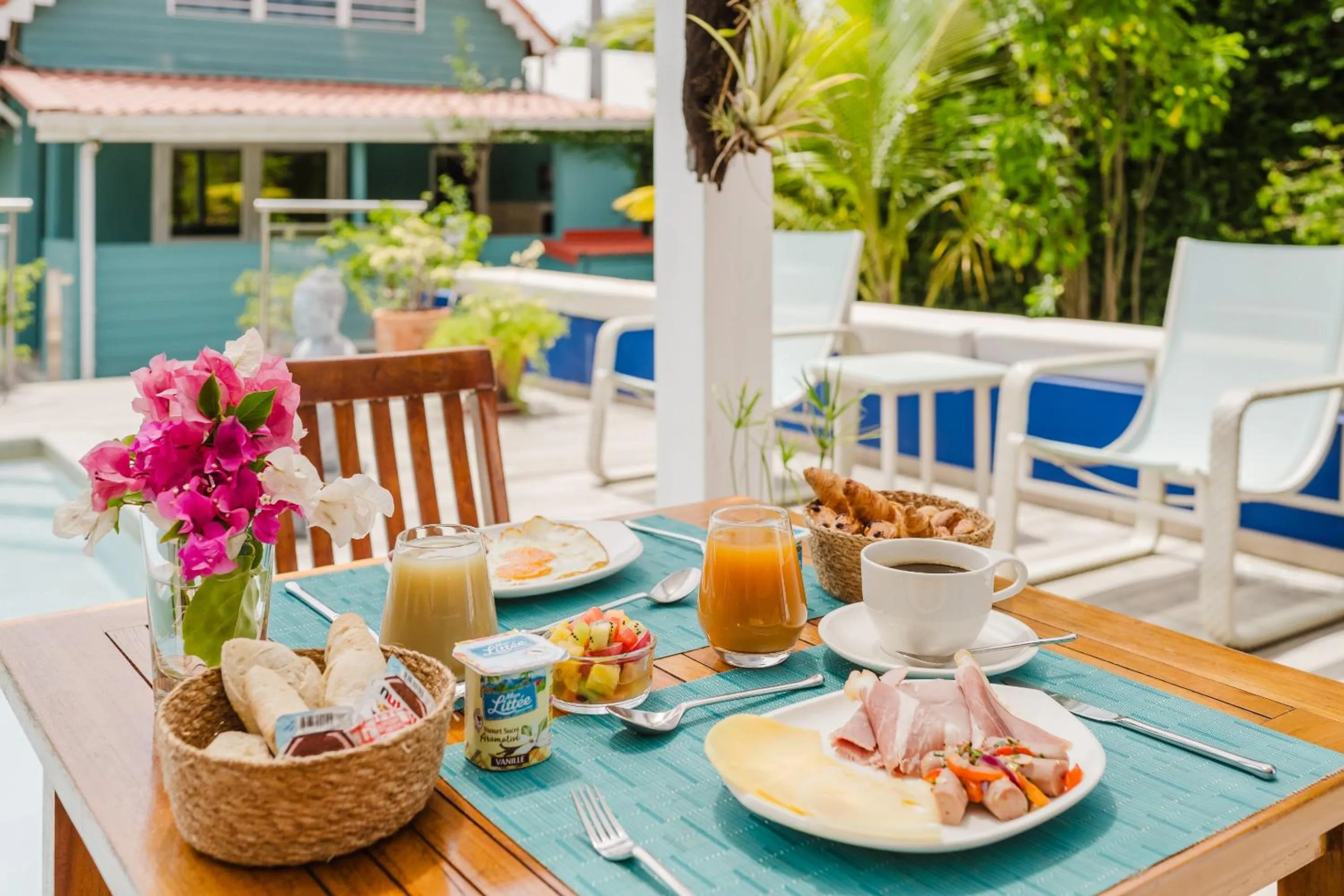 Breakfast in Hôtel Frégate Bleue