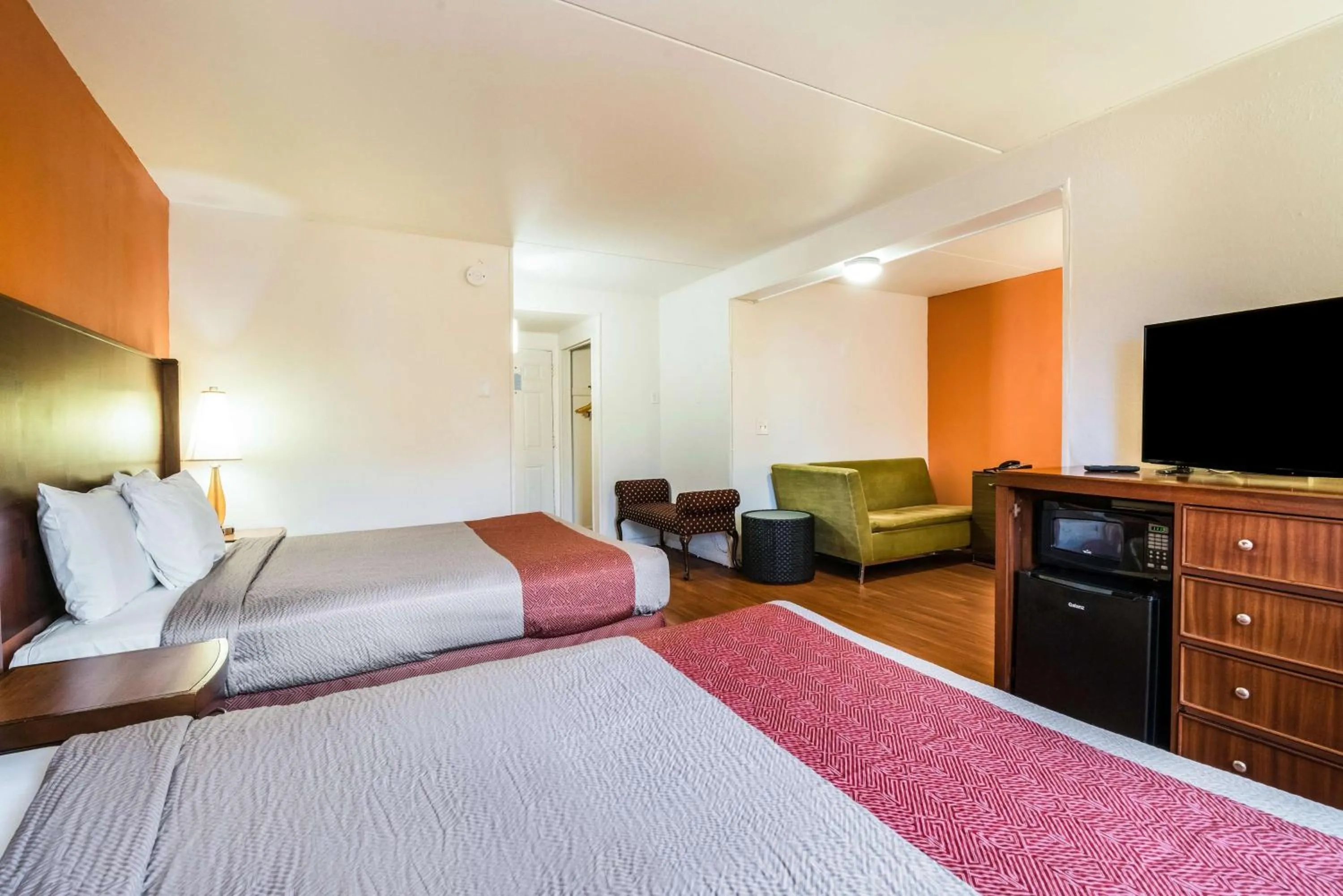 Photo of the whole room, Bed in Motel 6-Tinton Falls, NJ