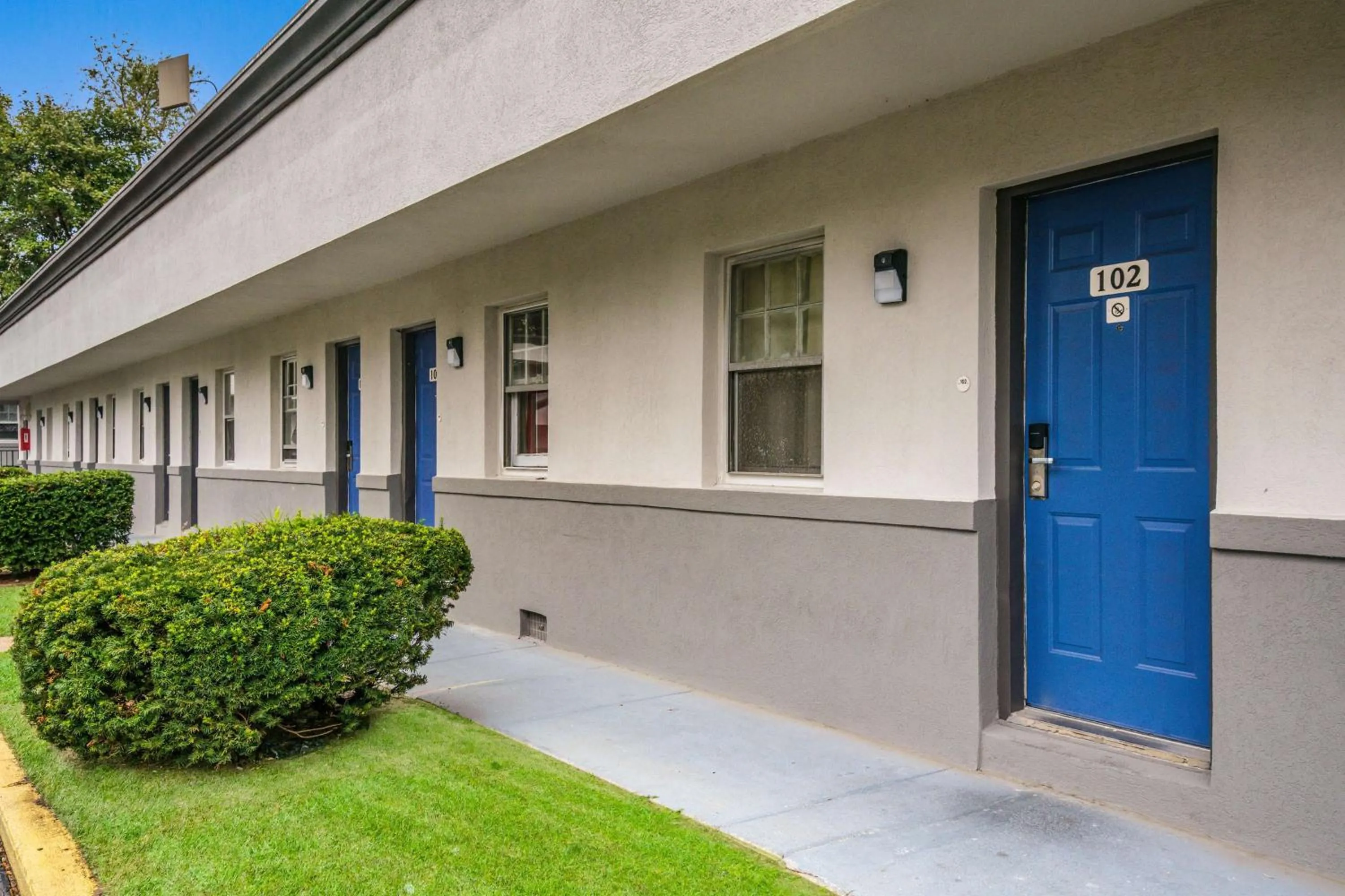 Property building in Motel 6-Tinton Falls, NJ