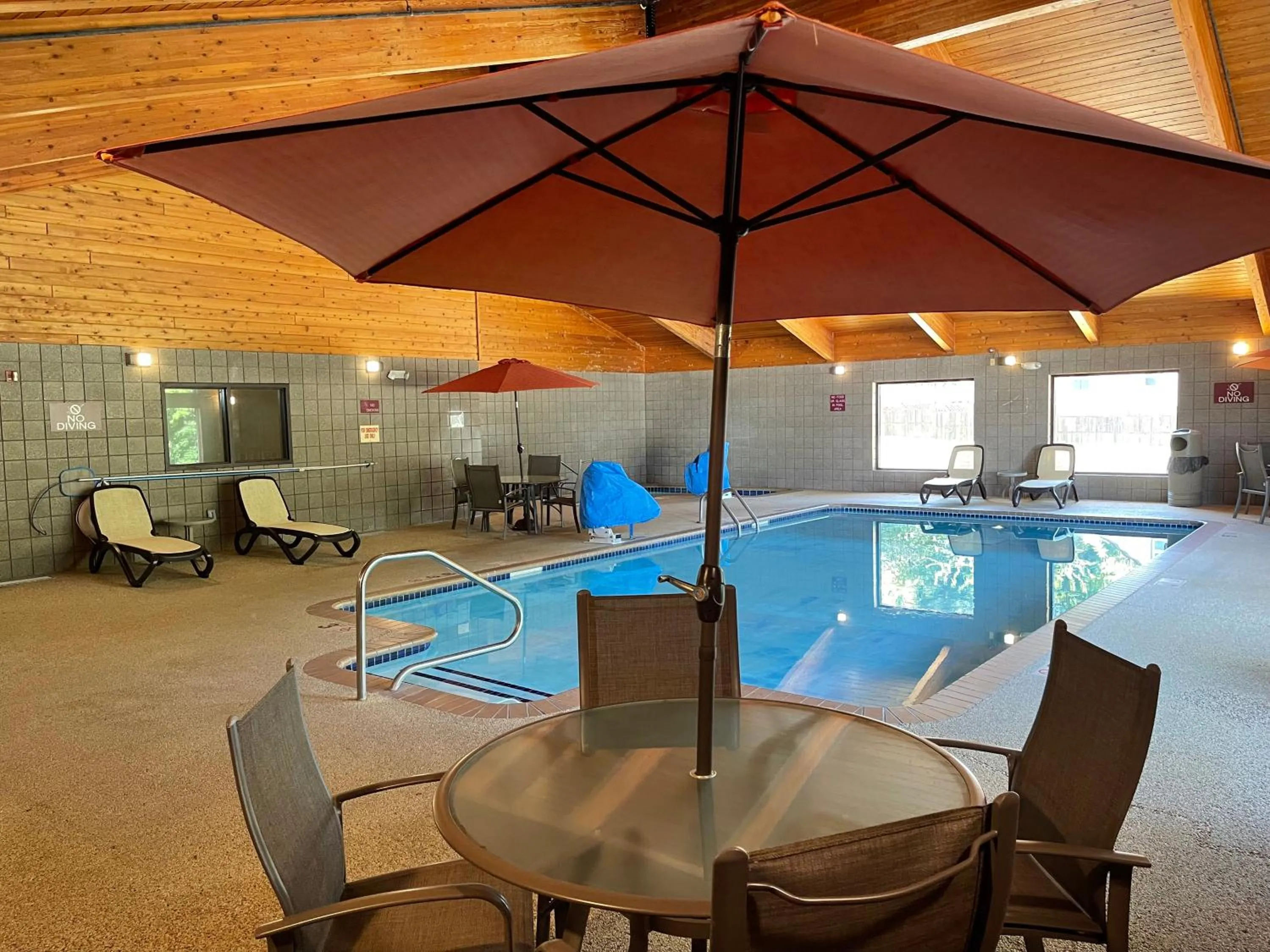 Nichols Inn & Suites