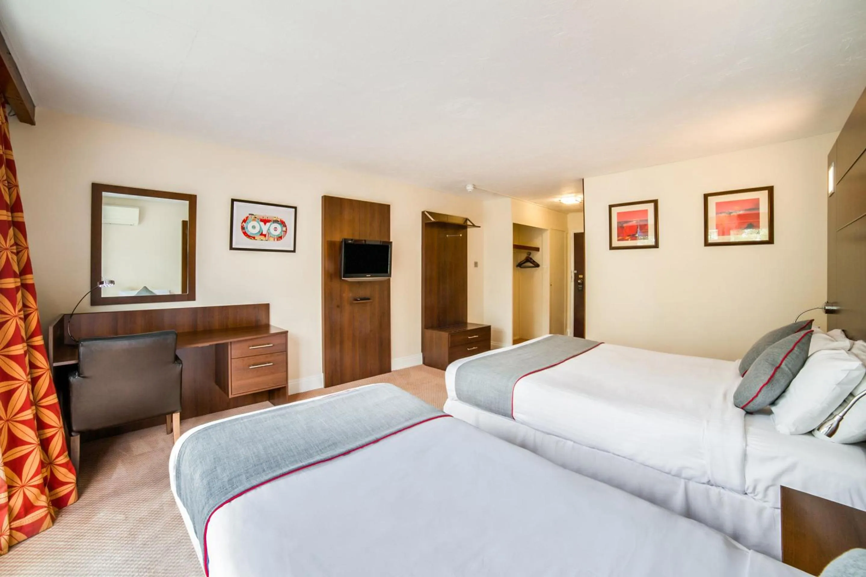 Bedroom, Bed in The Bridge House Hotel