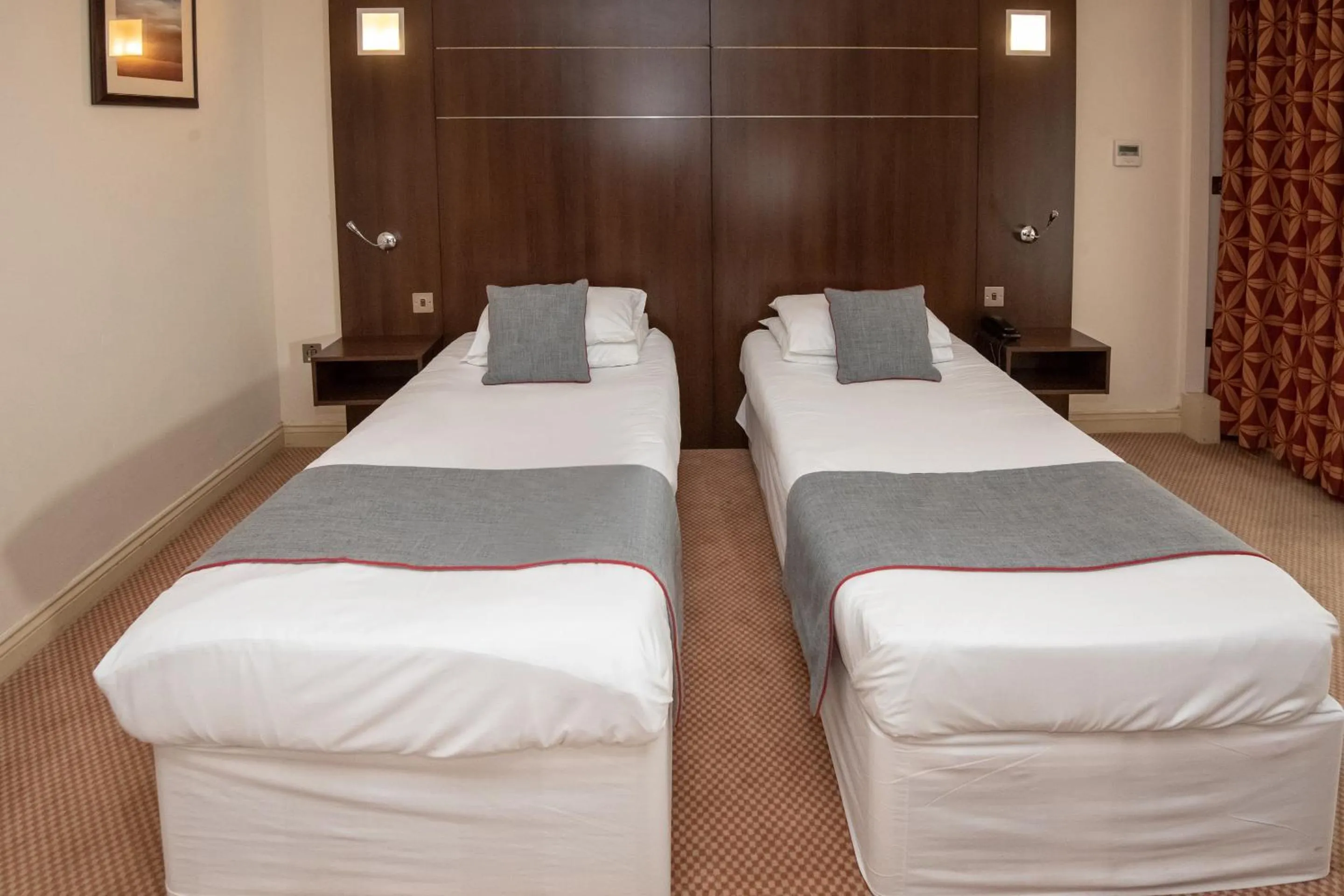 Bedroom, Bed in The Bridge House Hotel