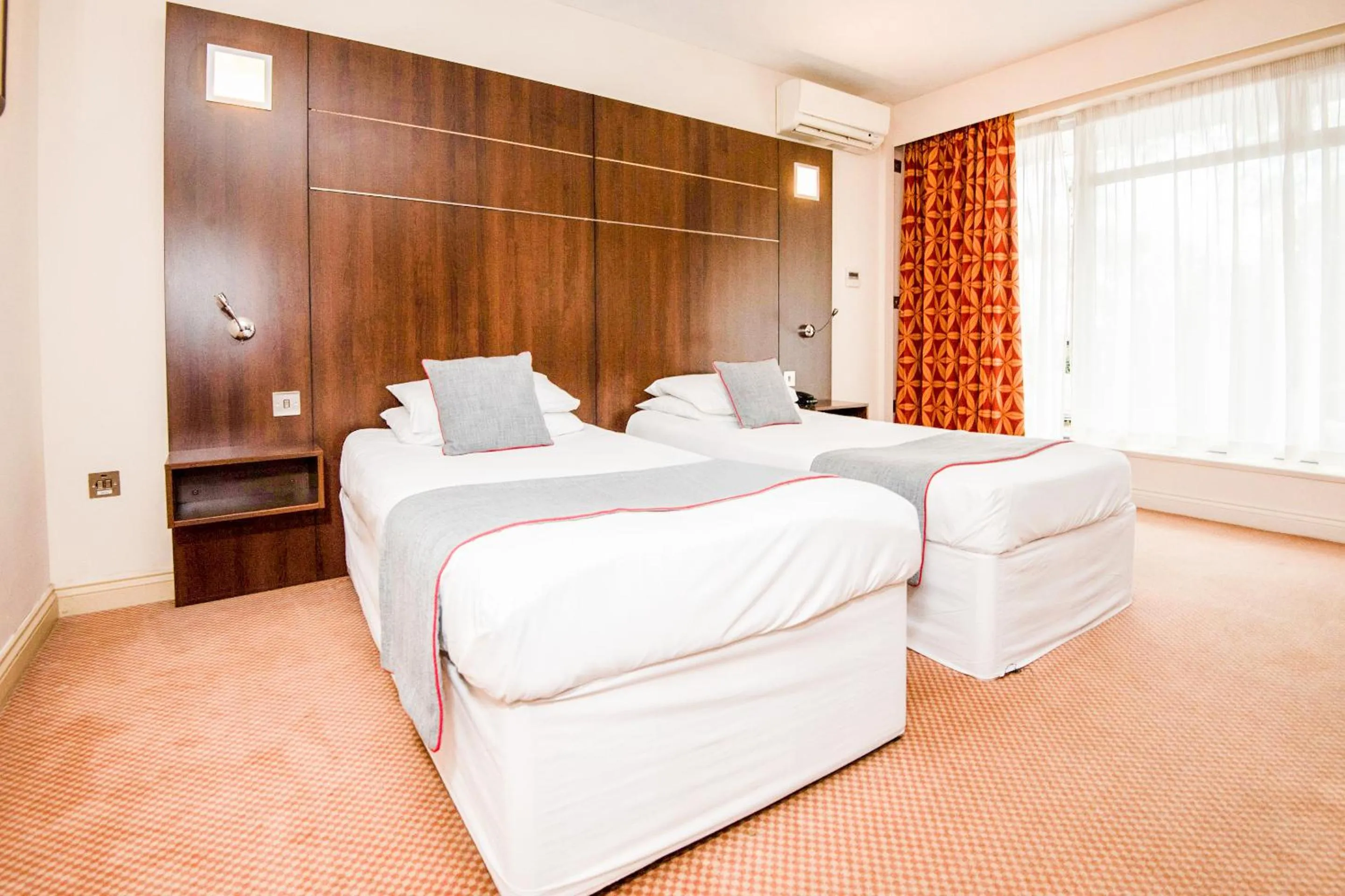 Bedroom, Bed in The Bridge House Hotel