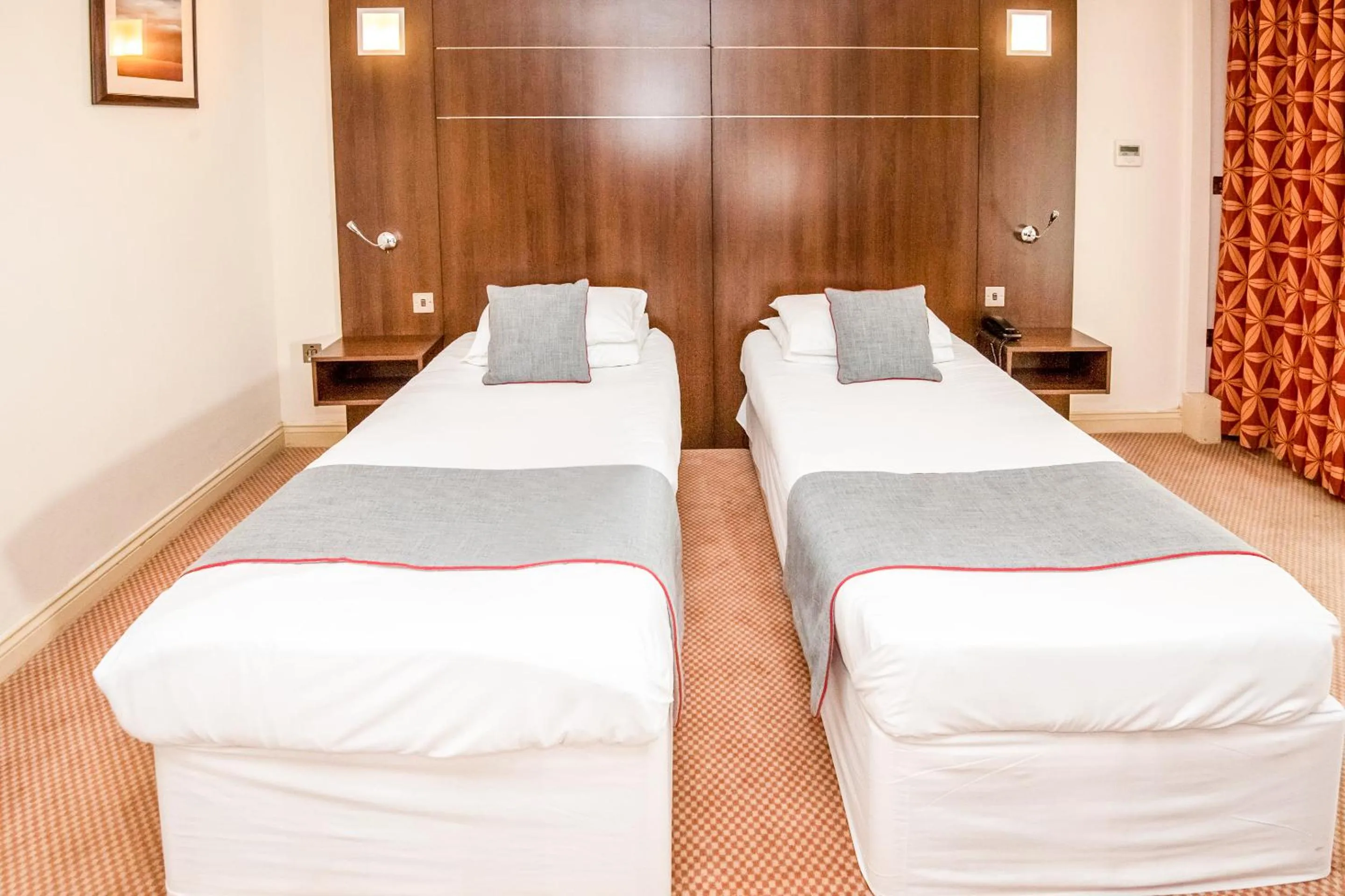 Bedroom, Bed in The Bridge House Hotel