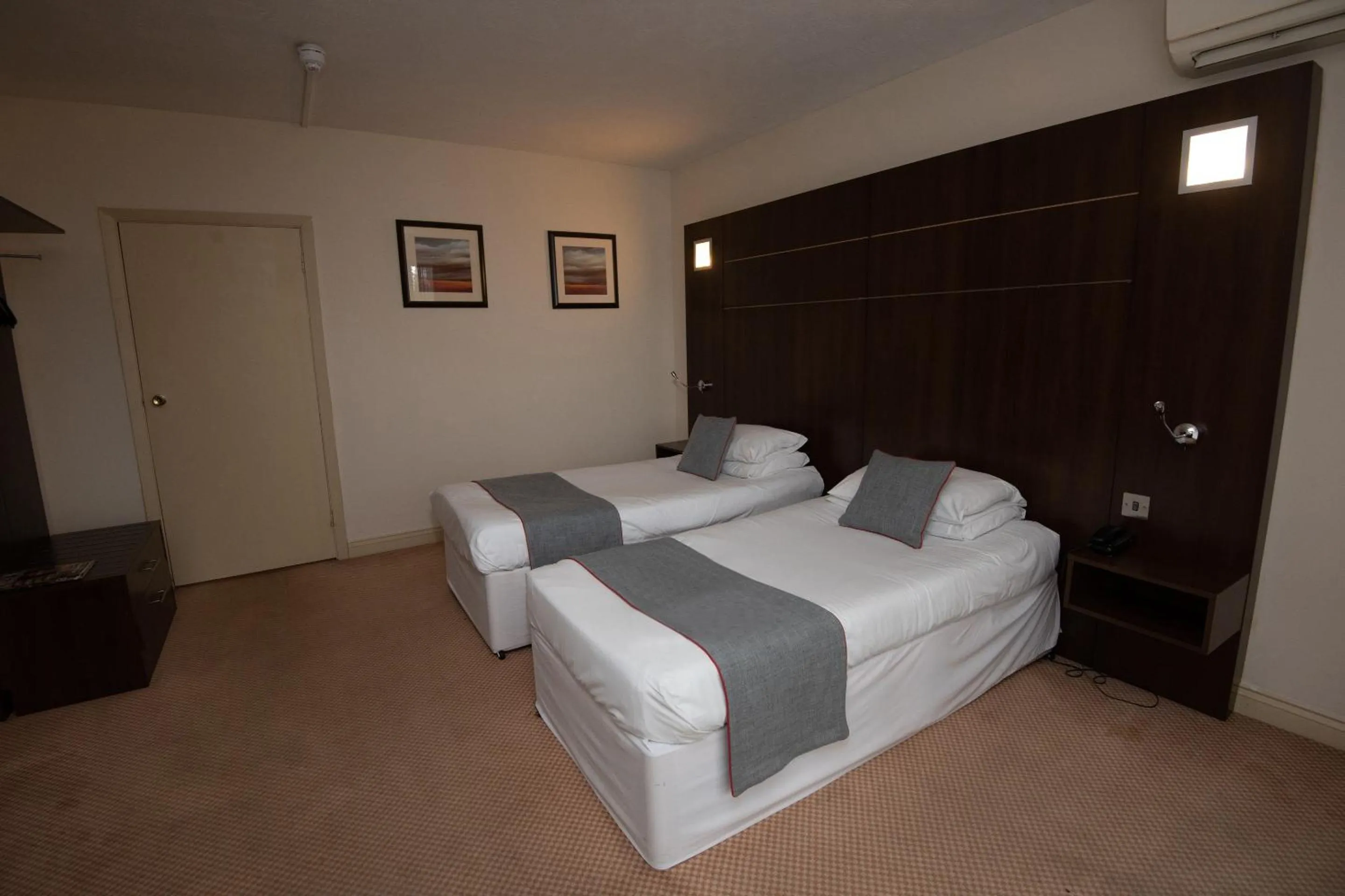 Bedroom, Bed in The Bridge House Hotel