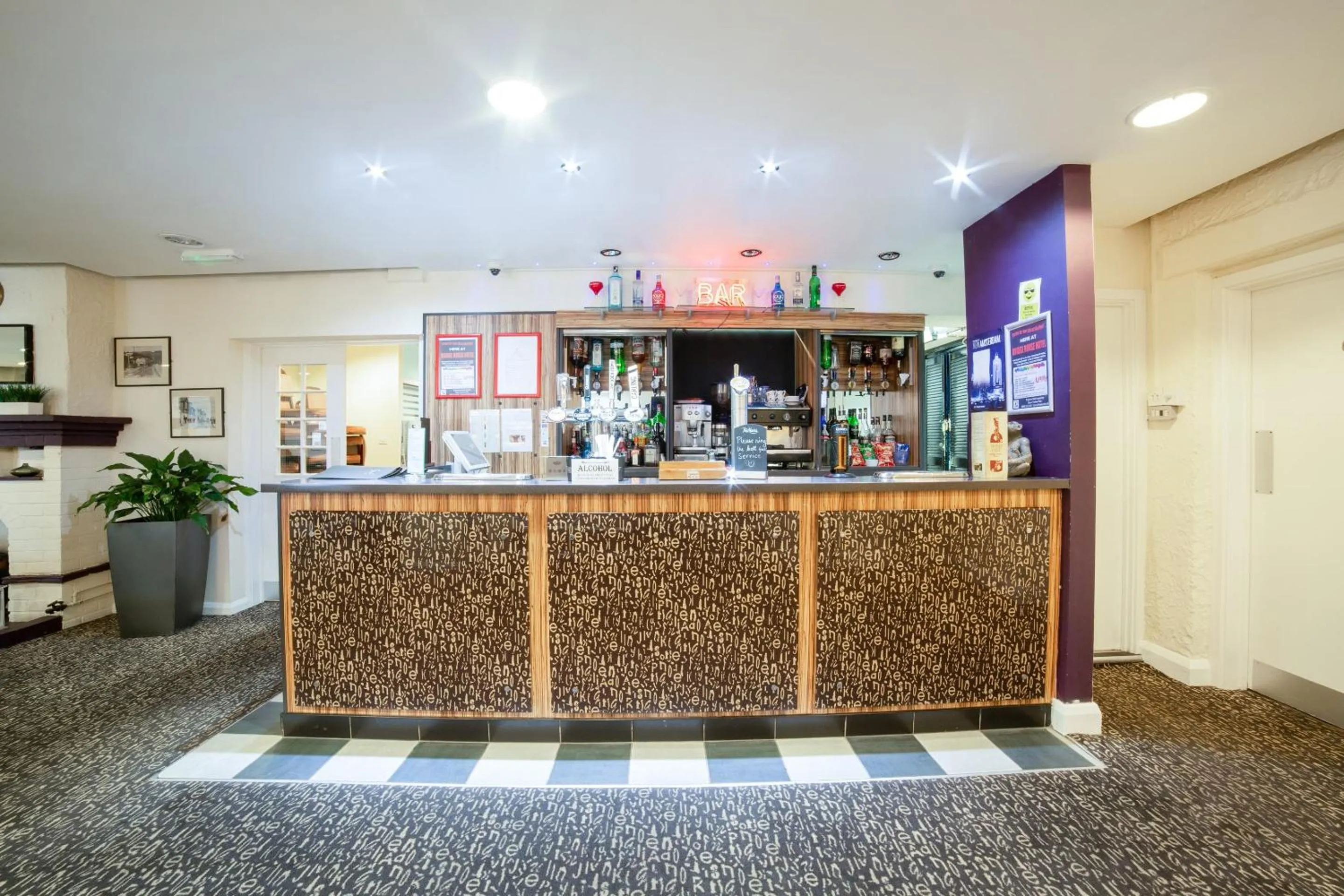 Restaurant/places to eat in The Bridge House Hotel