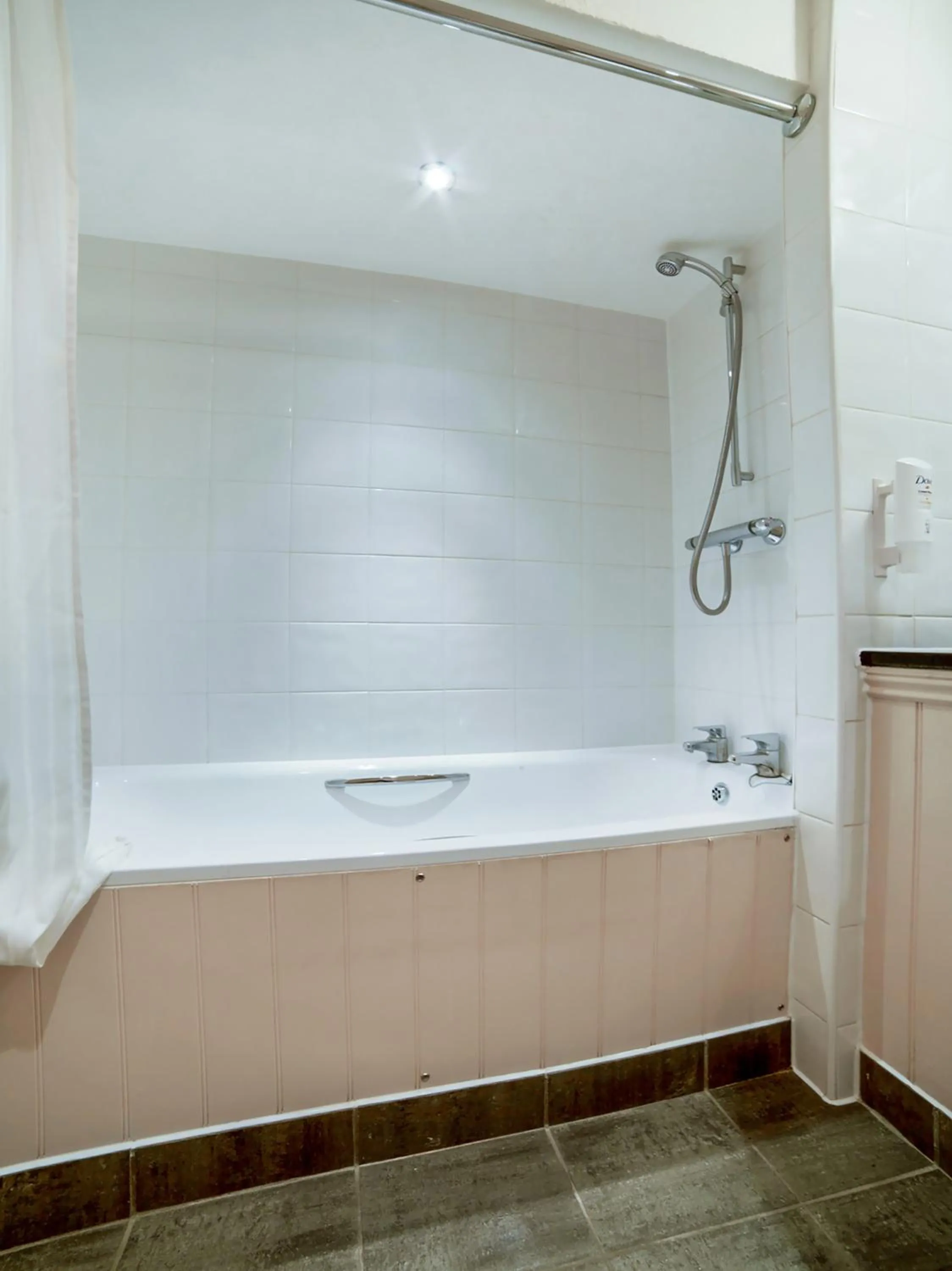 Bathroom in The Bridge House Hotel