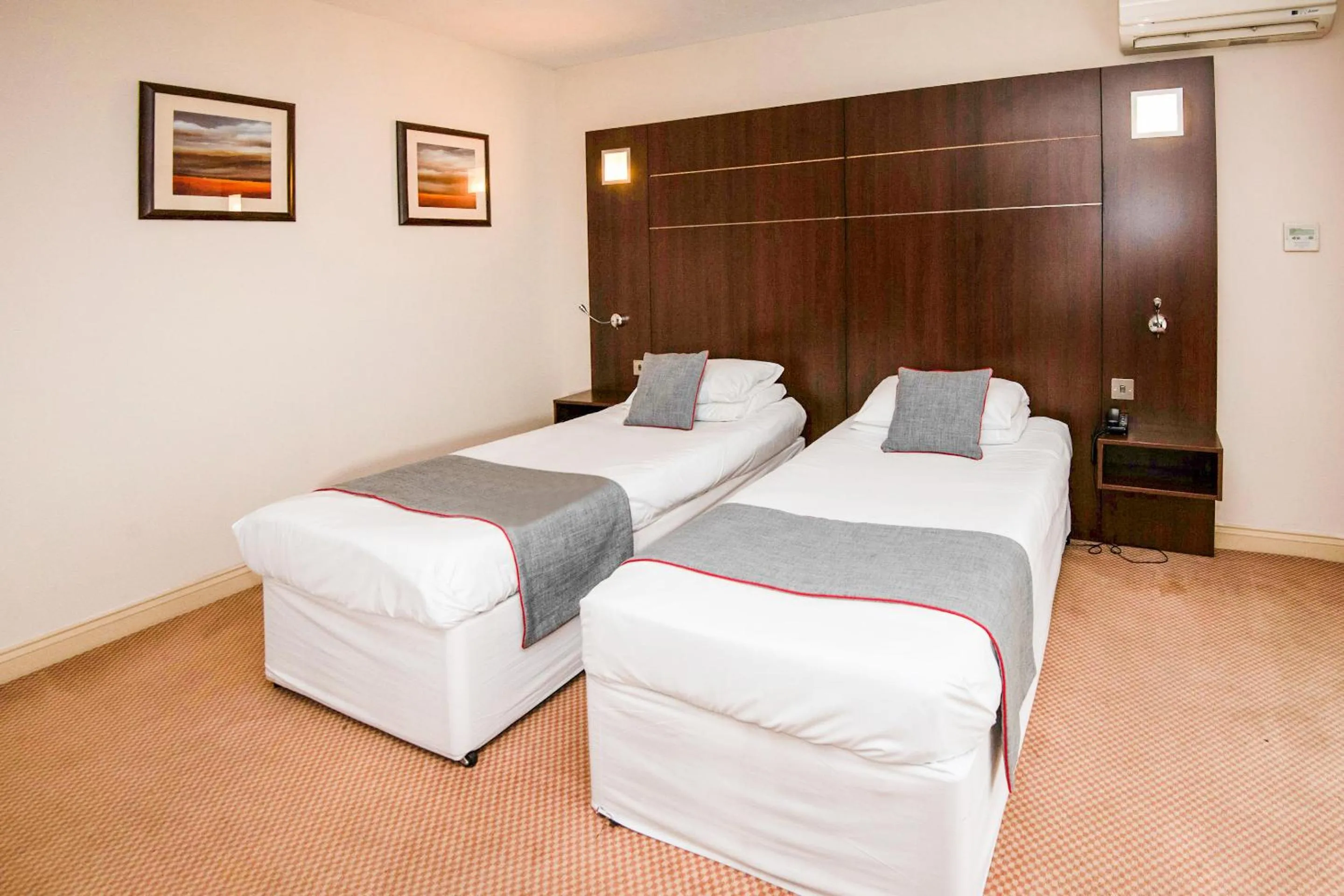 Bedroom, Bed in The Bridge House Hotel