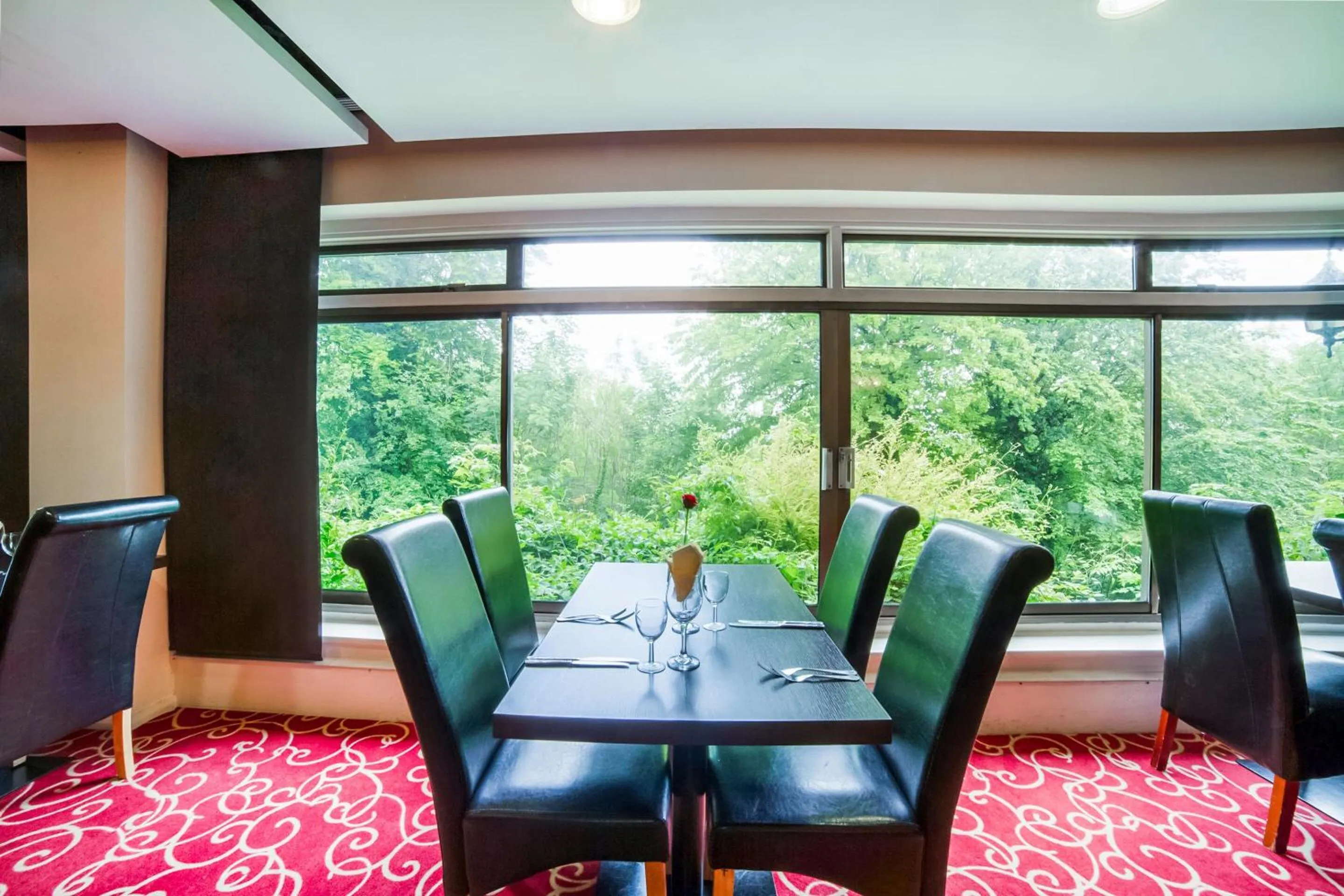 Restaurant/places to eat in The Bridge House Hotel