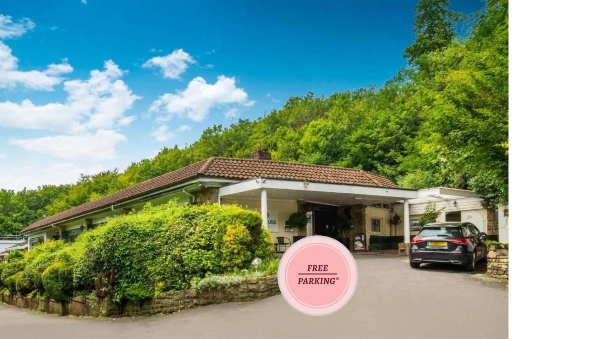 Facade/entrance in The Bridge House Hotel