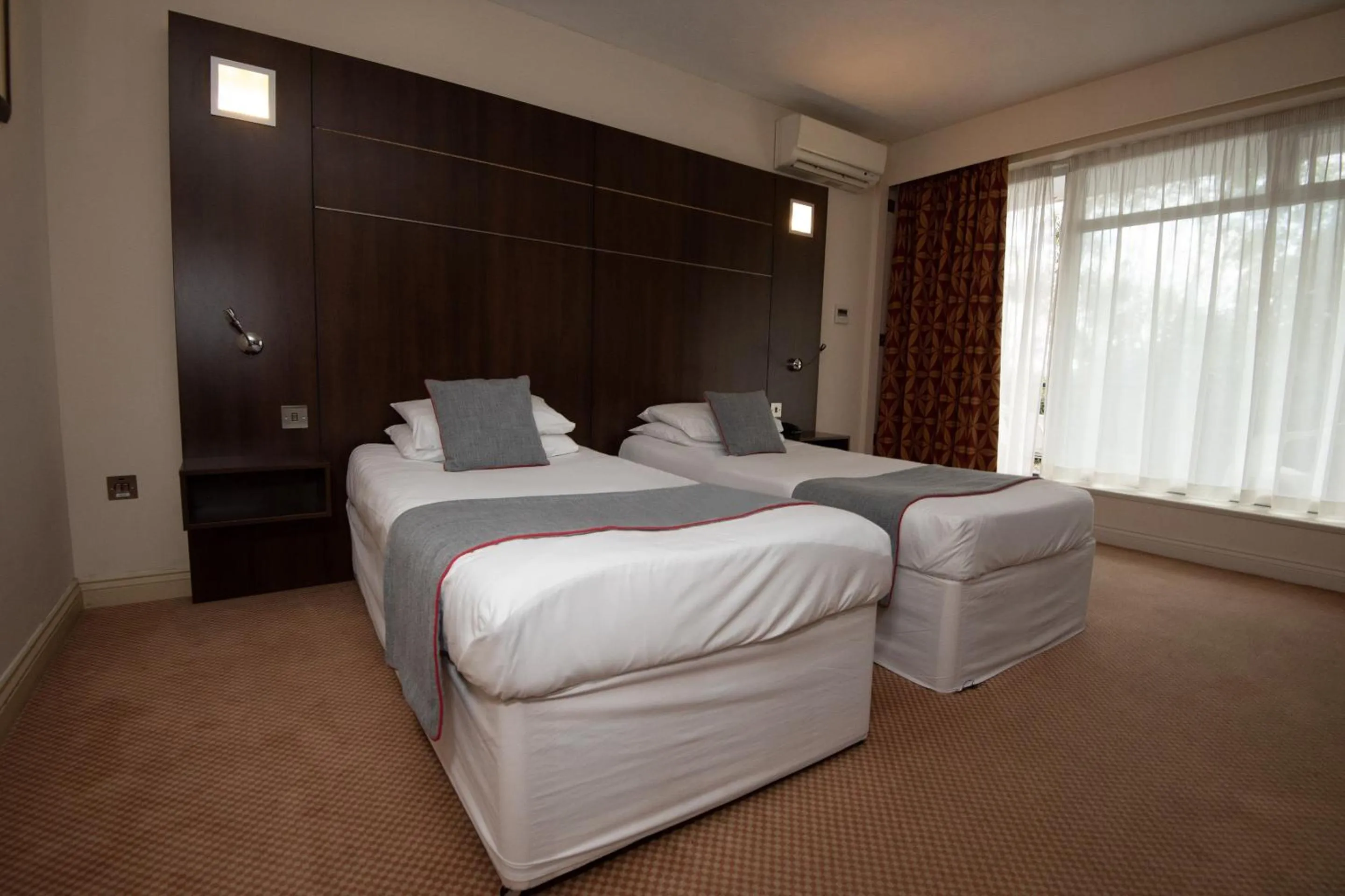 Bedroom, Bed in The Bridge House Hotel