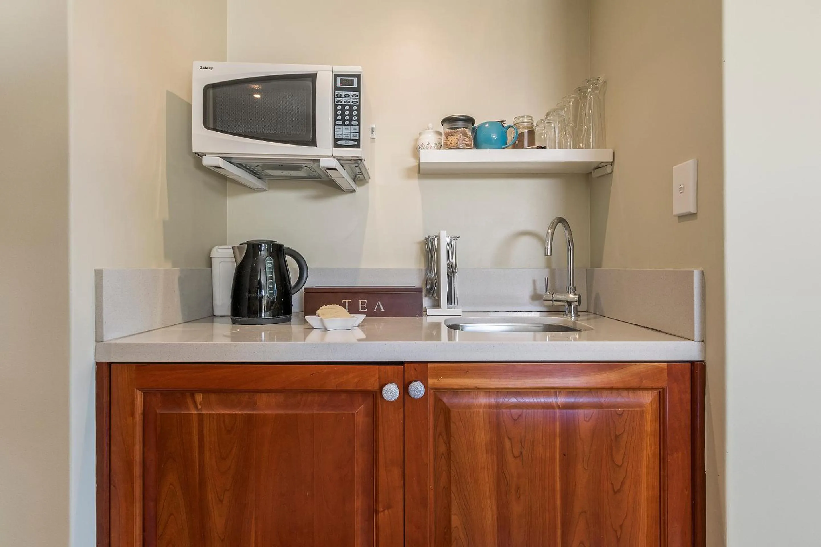 Kitchen or kitchenette in Sorrento Beach Bed & Breakfast