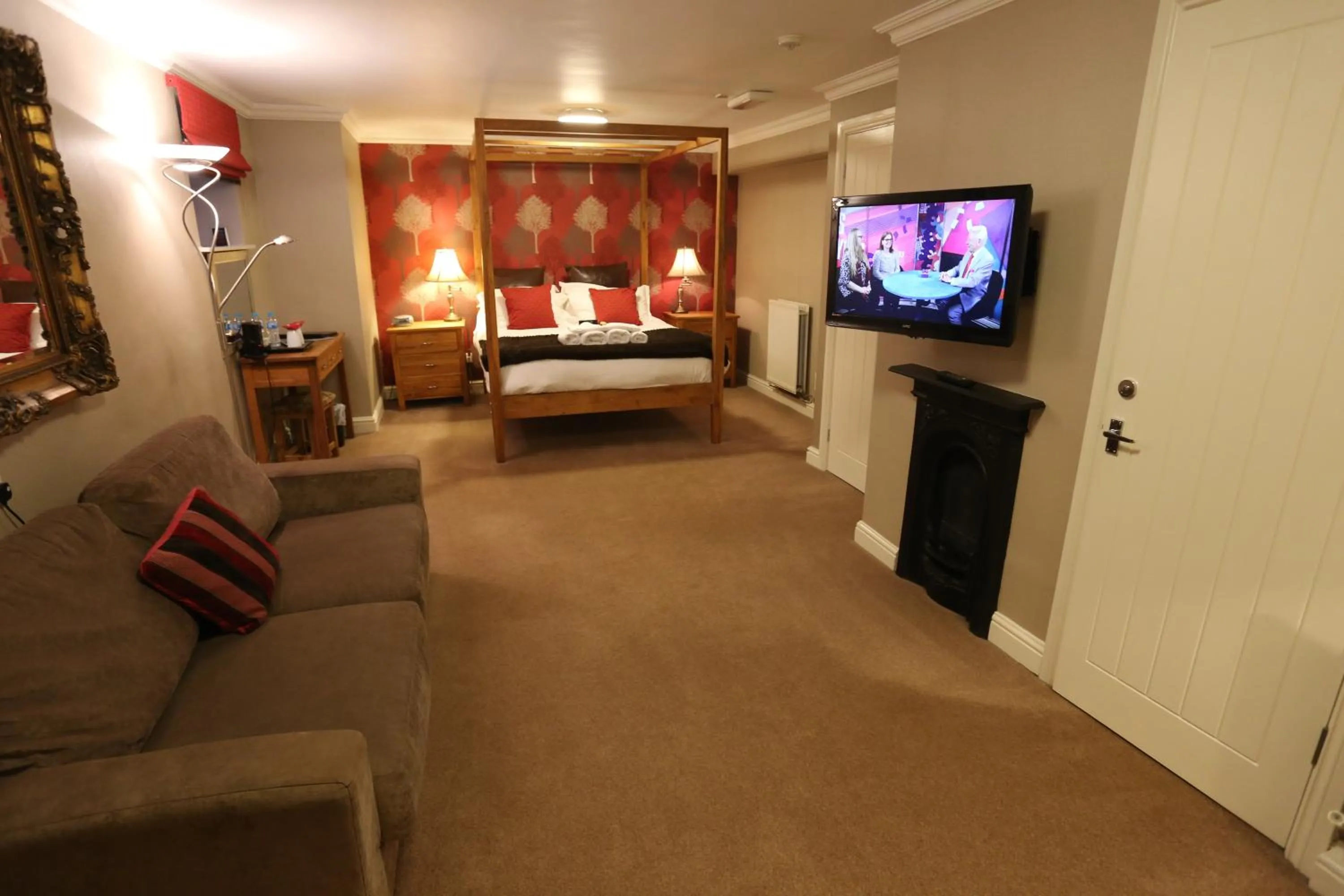 Bedroom, Bed in Woodlands