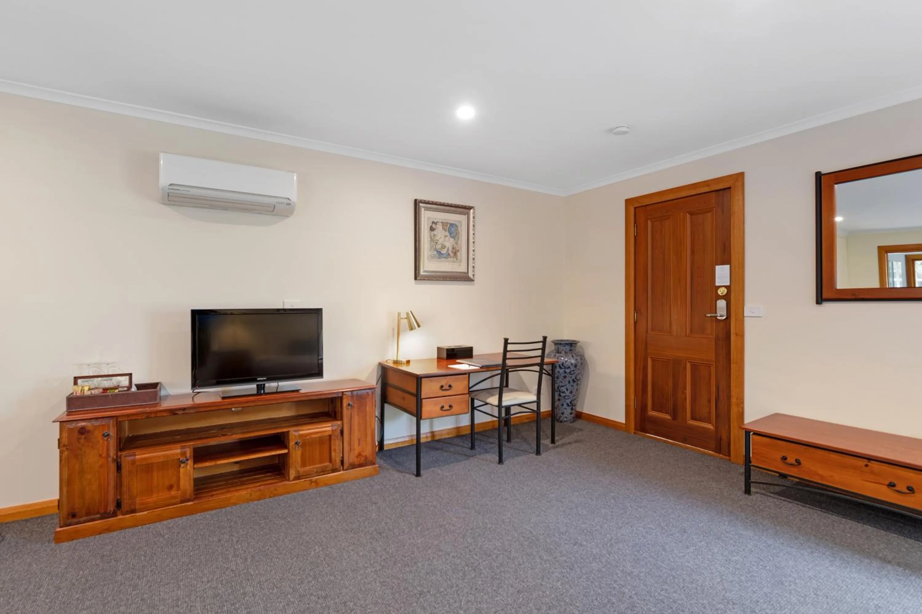 Living room in Hideaway on George