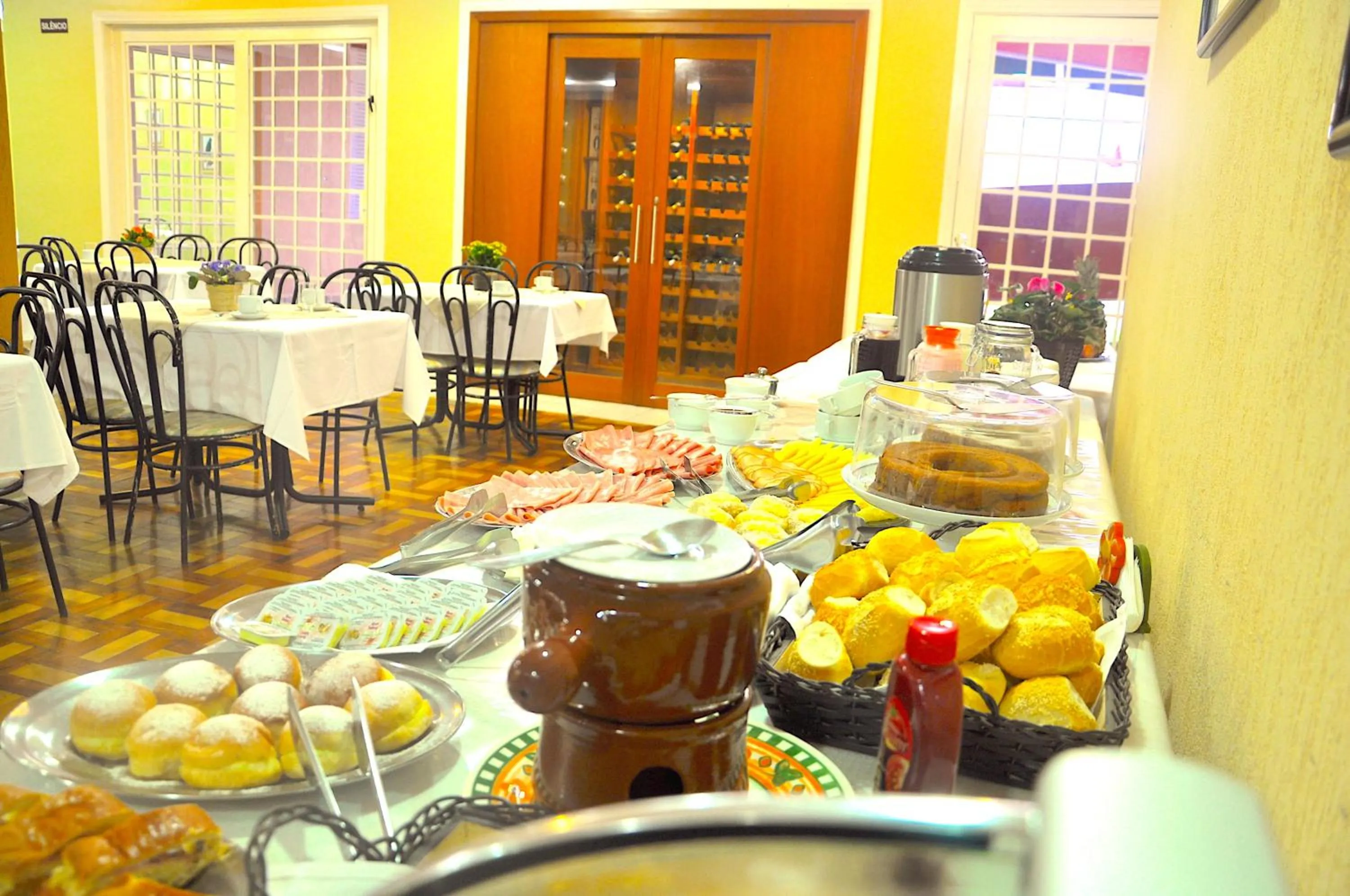 Buffet breakfast in Hotel Platanus