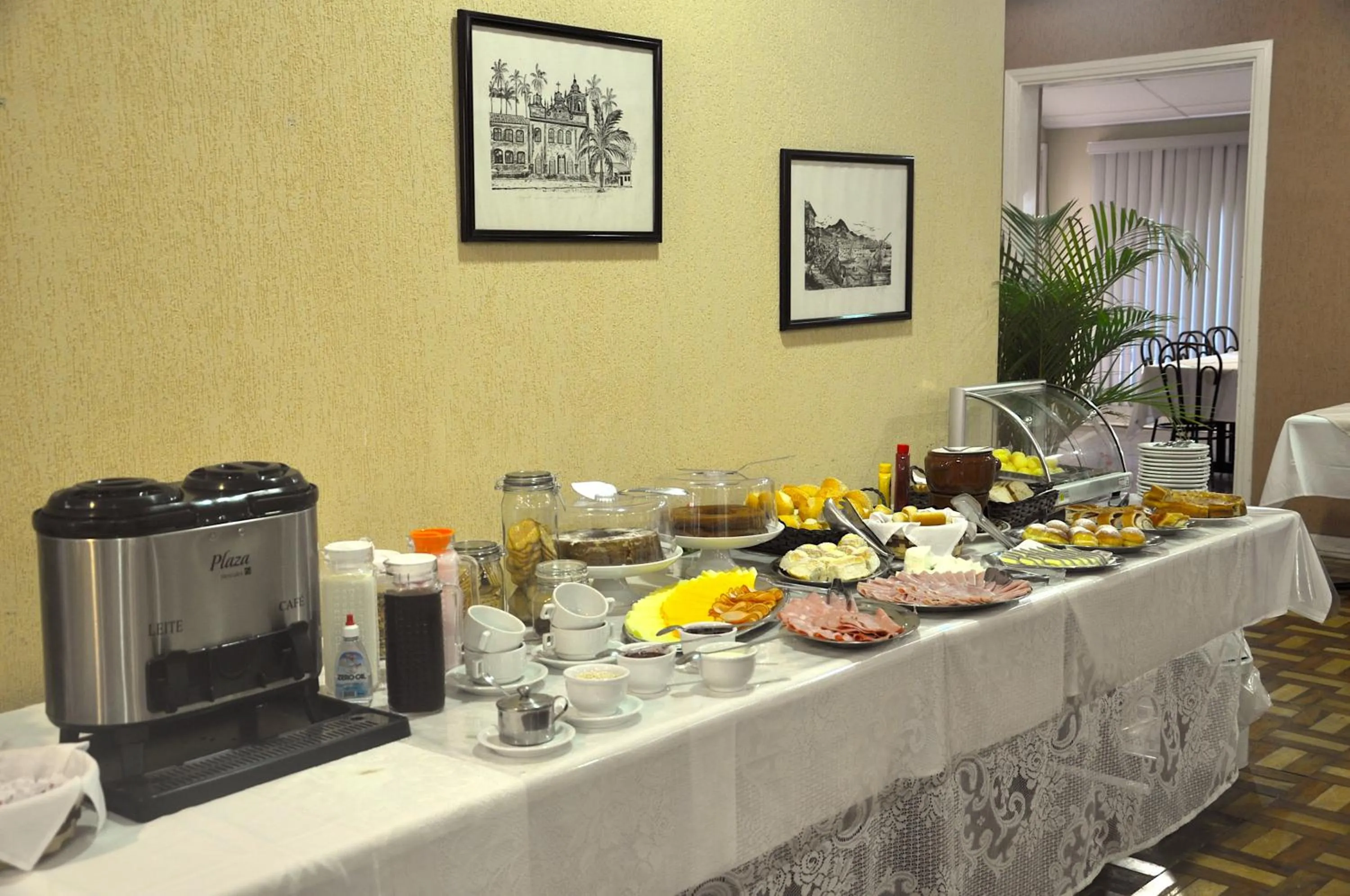 Breakfast in Hotel Platanus