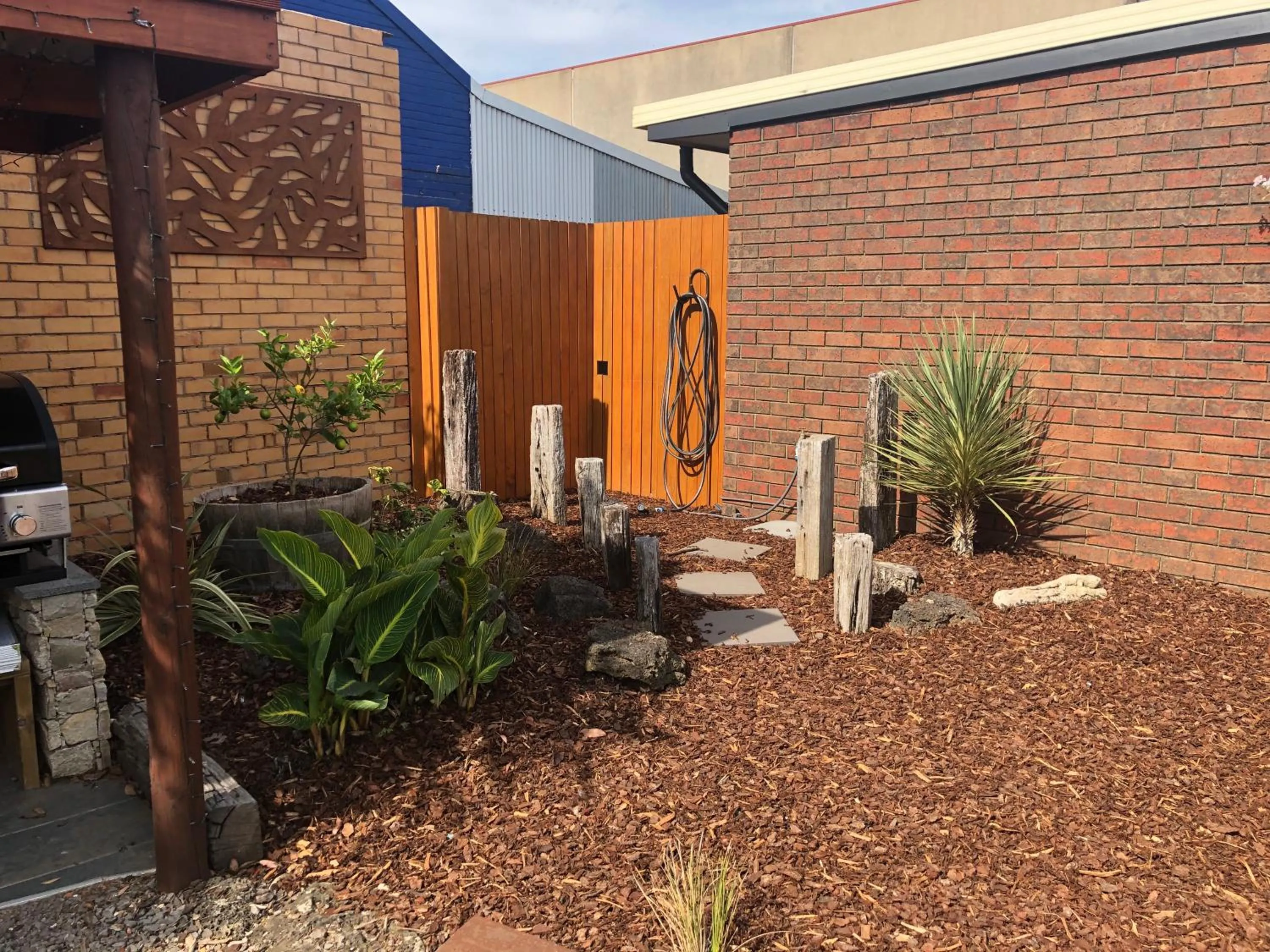 Garden in Mariner Motel