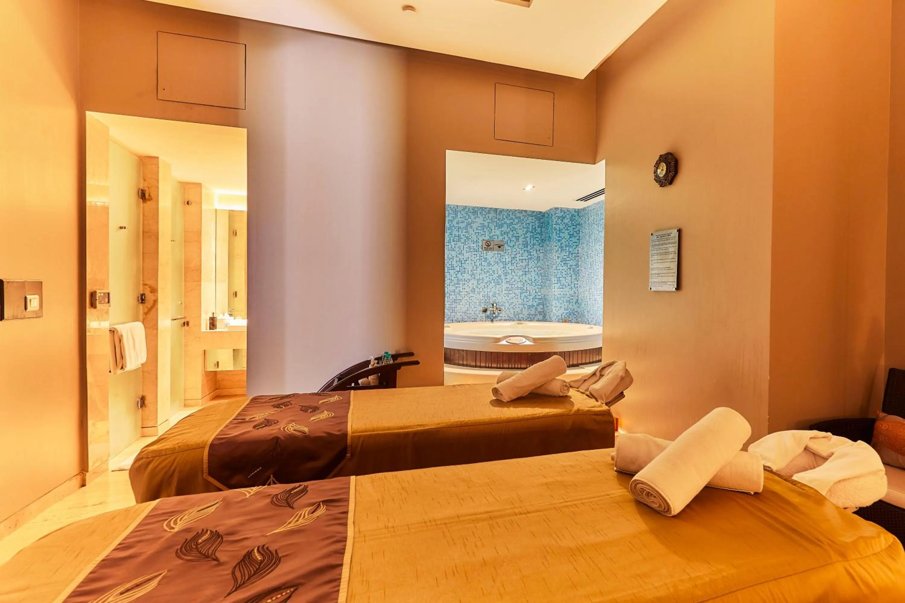Spa and wellness centre/facilities, Bed in Crowne Plaza New Delhi Rohini by IHG