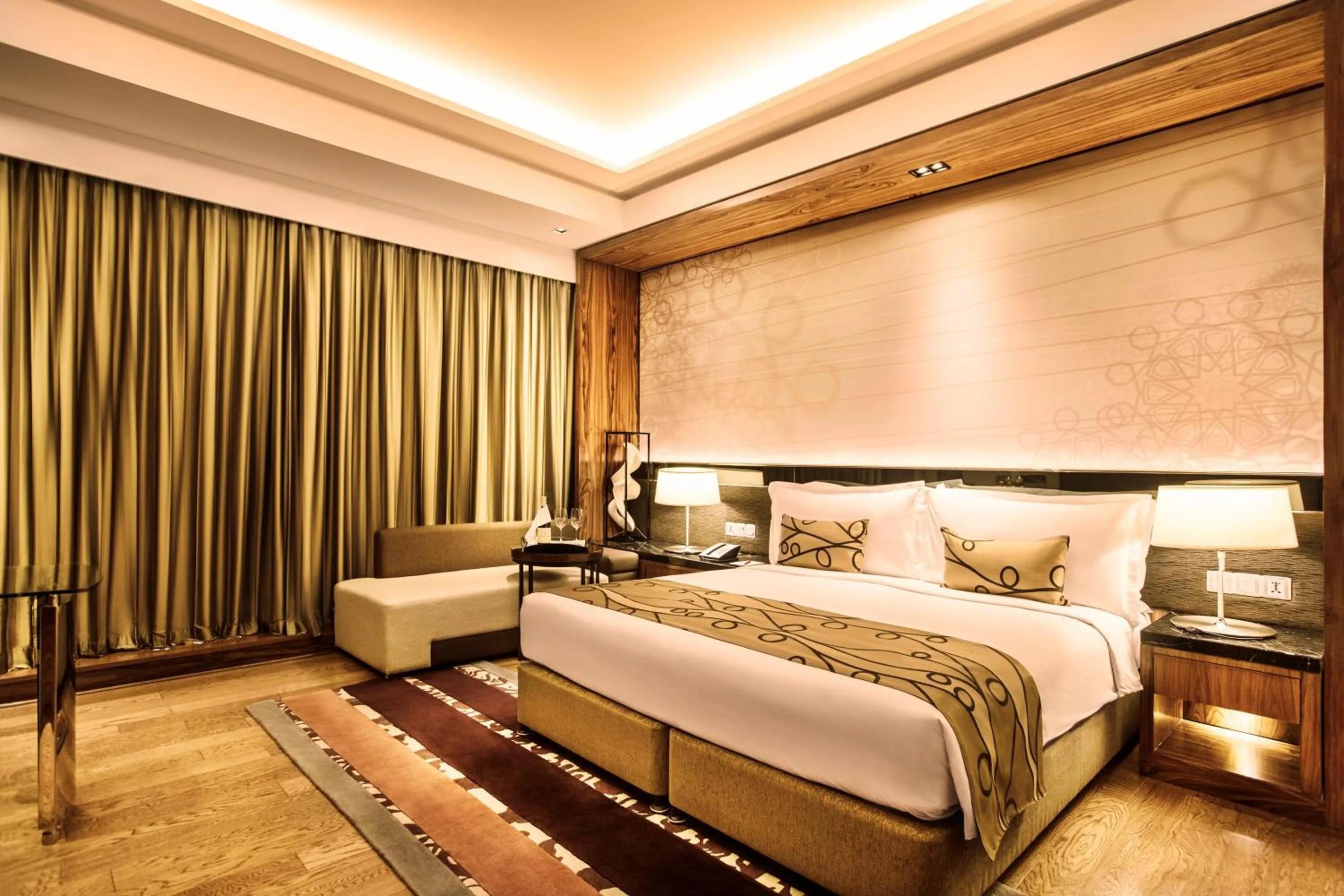 Bed in Crowne Plaza New Delhi Rohini by IHG