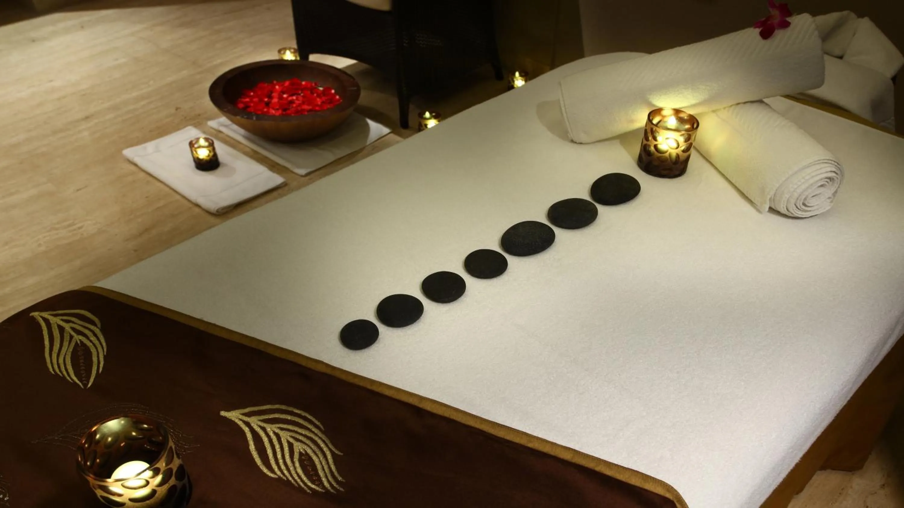 Spa and wellness centre/facilities, Bed in Crowne Plaza New Delhi Rohini by IHG