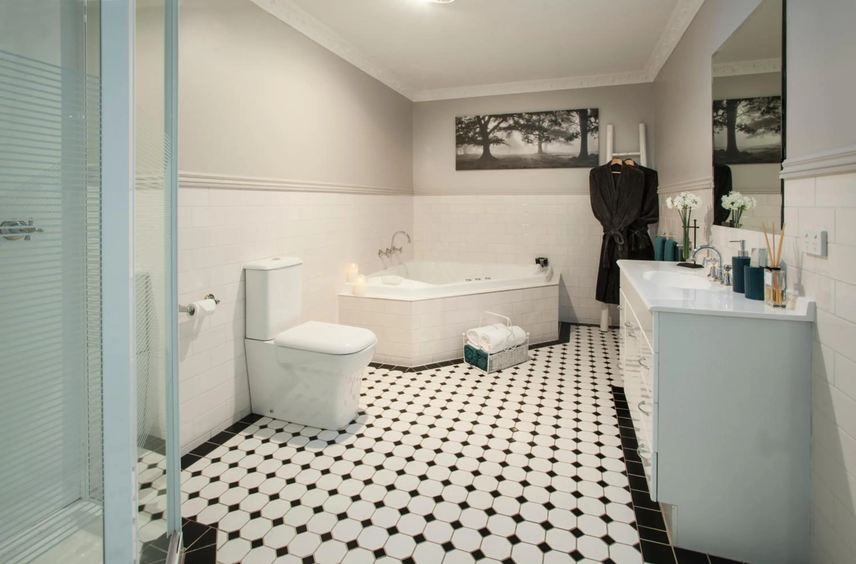 Bathroom in Clarendon Cottages