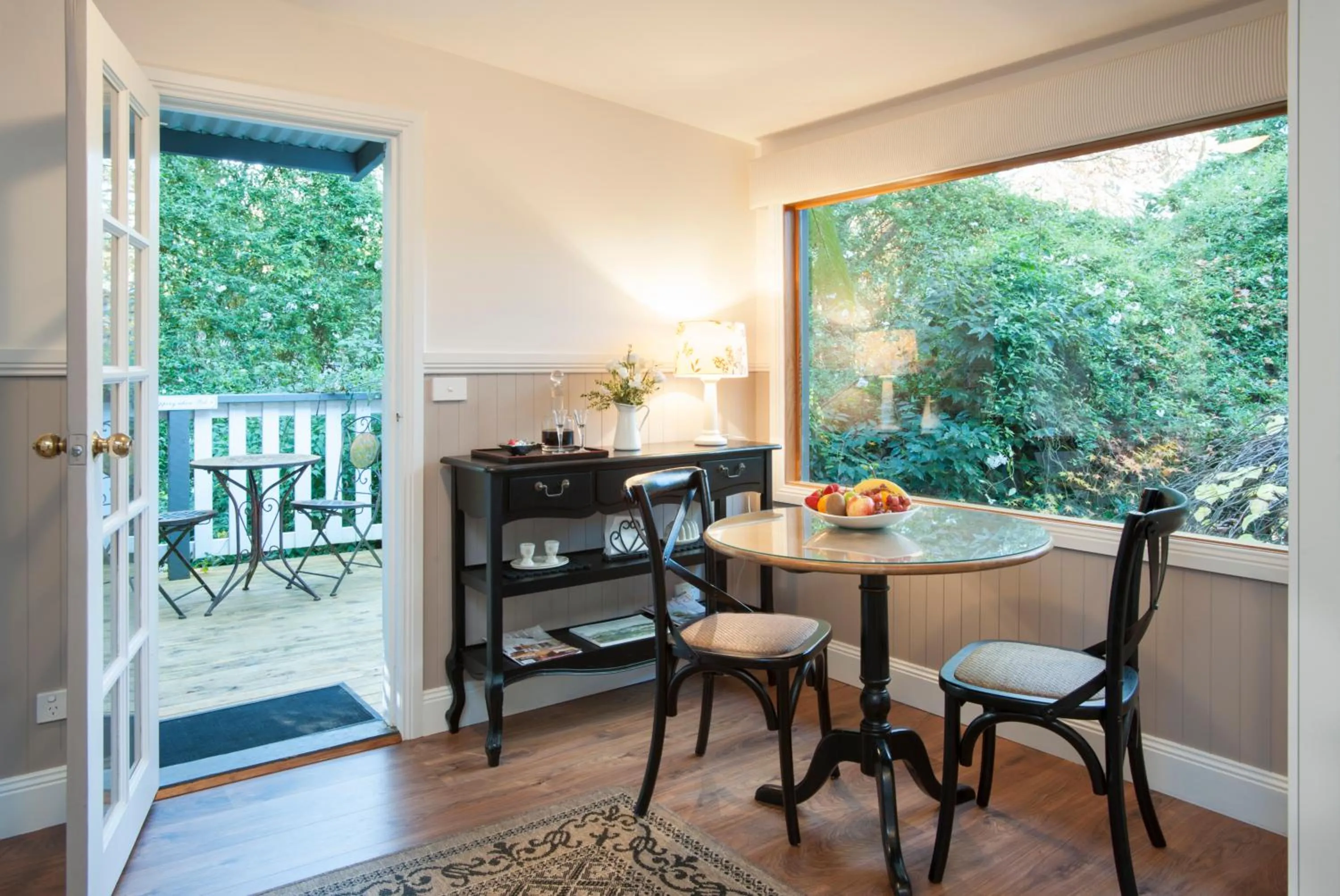 Dining area in Clarendon Cottages