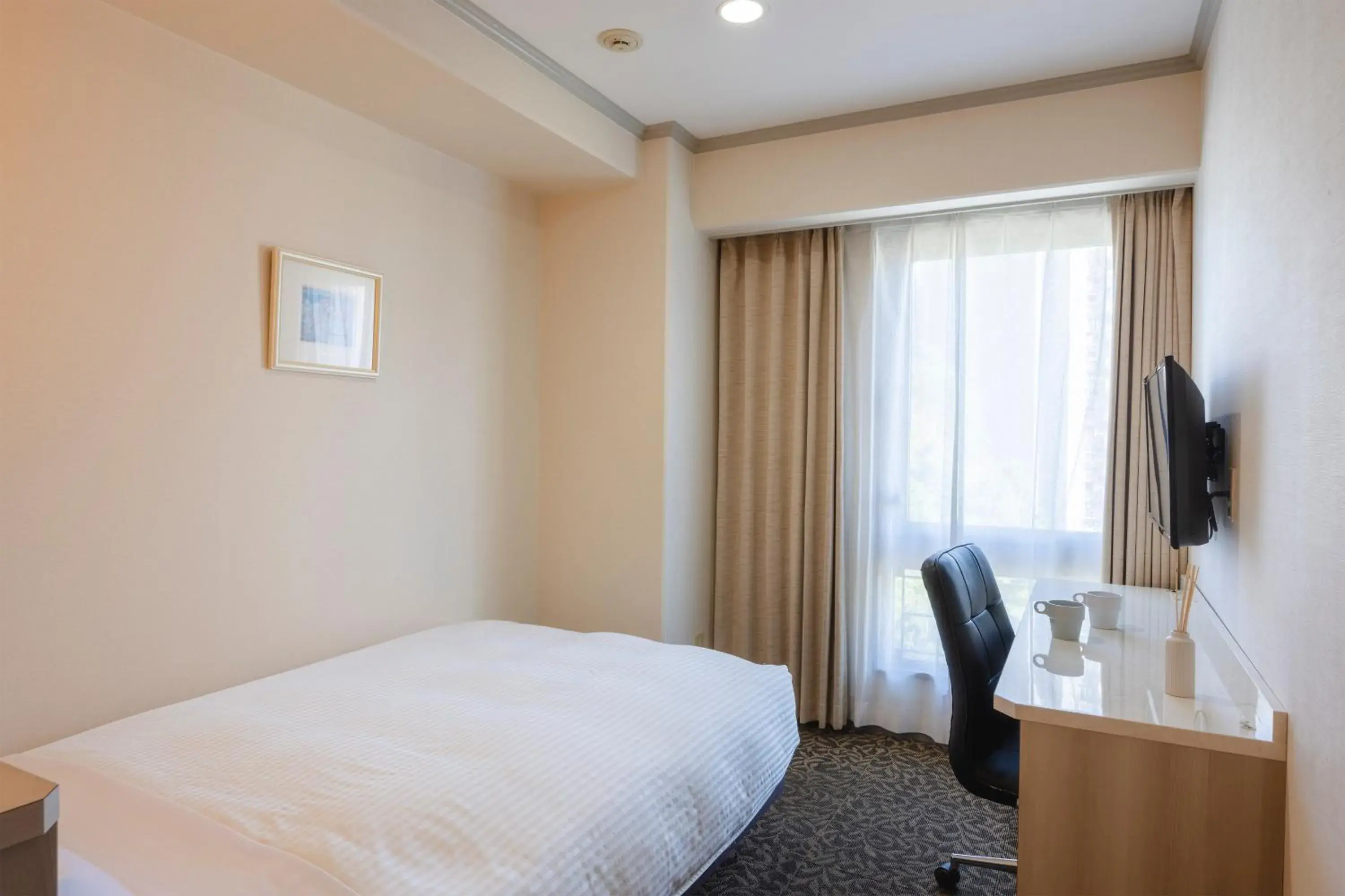 Double Room with Small Double Bed - Smoking in Sasebo Washington Hotel Double Room with Small Double Bed - Smoking in Sasebo Washington Hotel