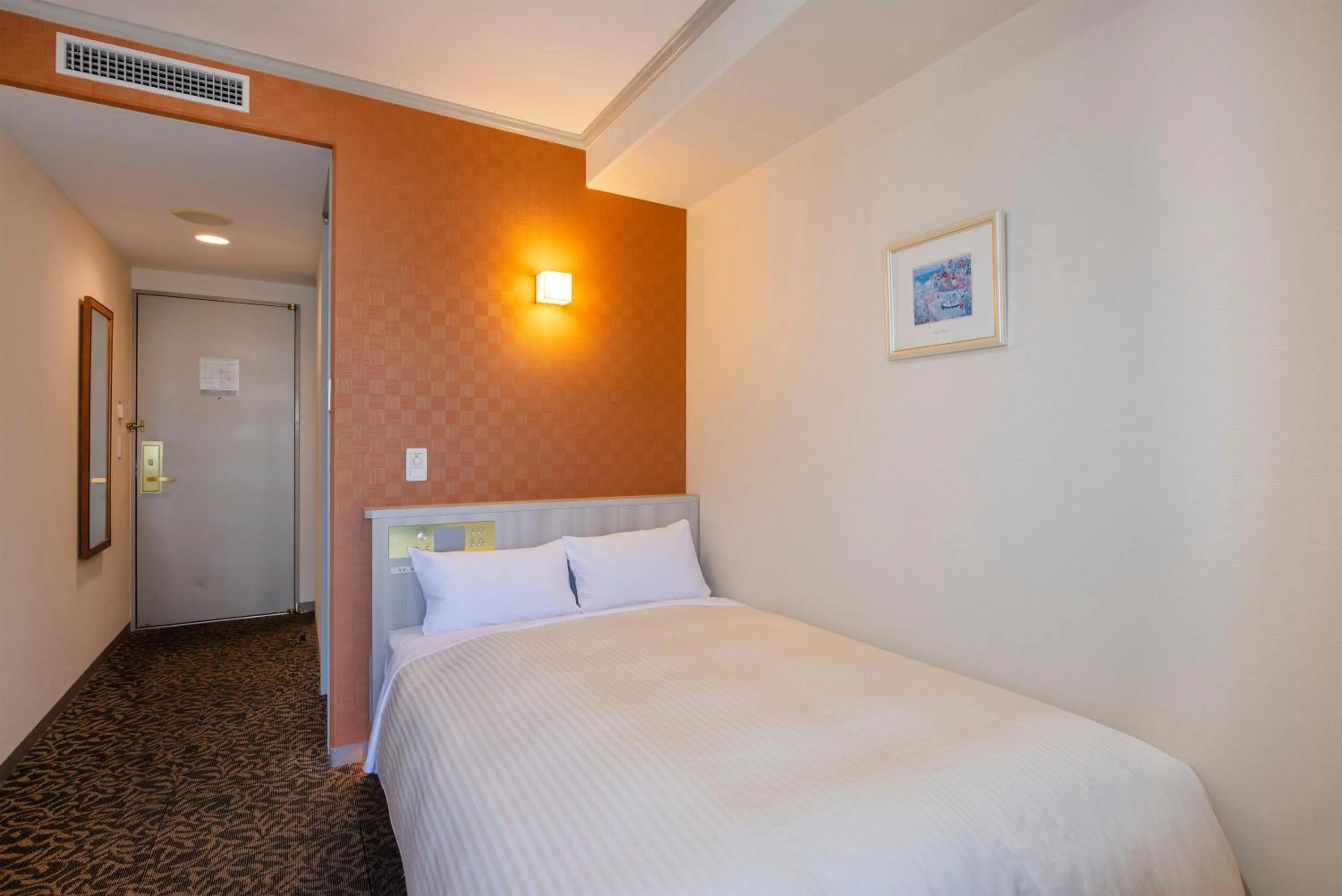 Photo of the whole room, Bed in Sasebo Washington Hotel