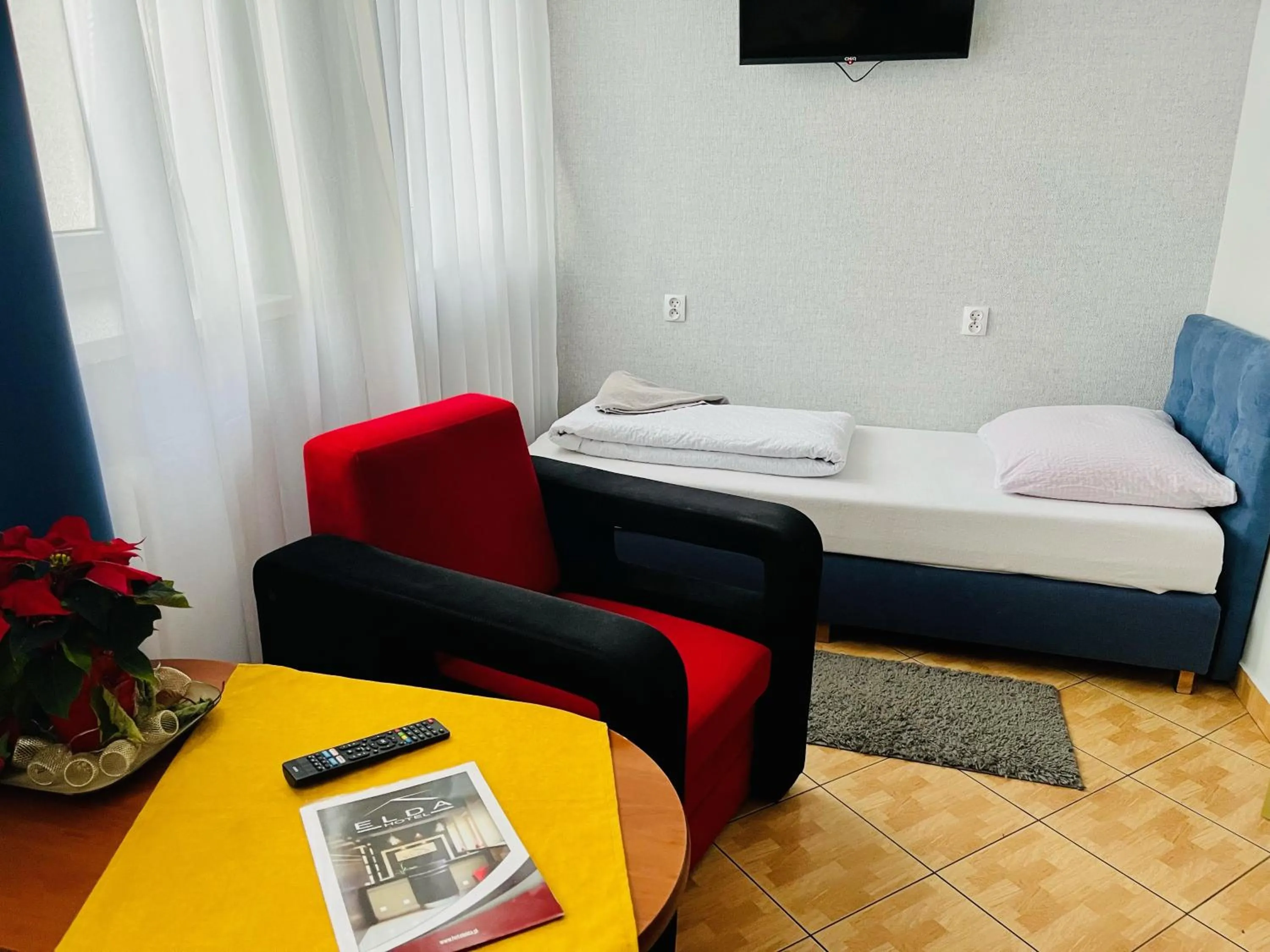 TV and multimedia, Bed in Hotel Elda