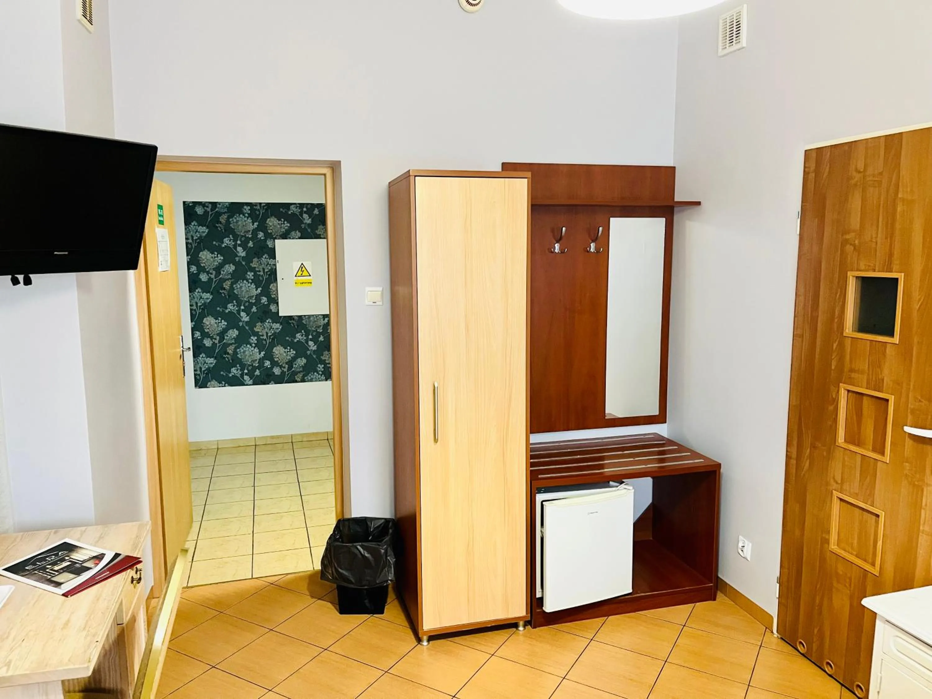 Communal lounge/ TV room in Hotel Elda