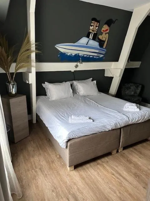 Bed in Tres Boutique Hotel